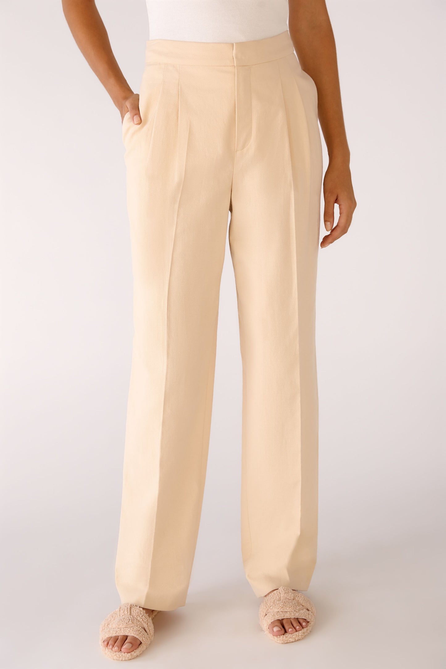 Bundfaltenhose In leichter Leinenmischung mit Stretch