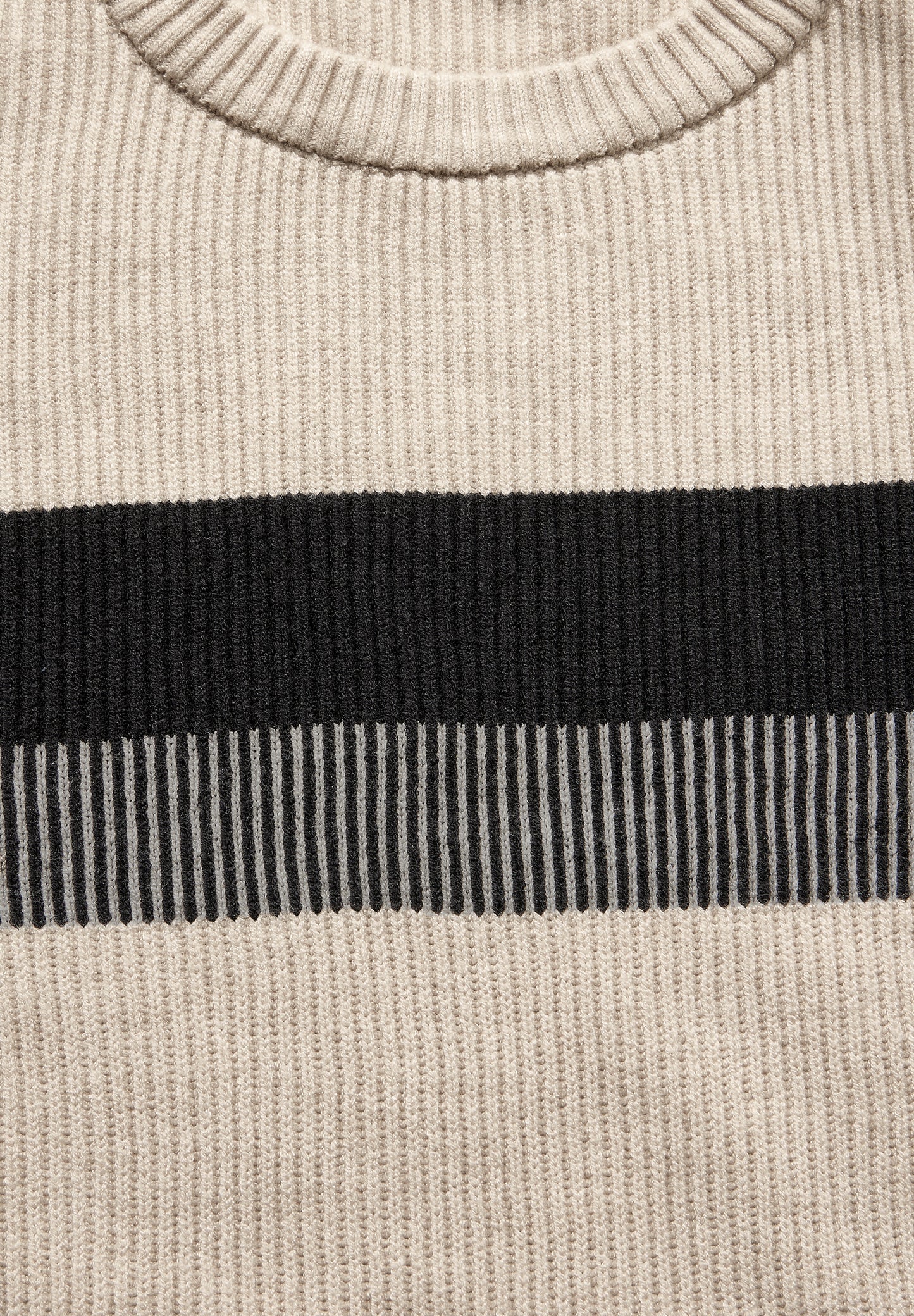 Gestreifter Pullover
