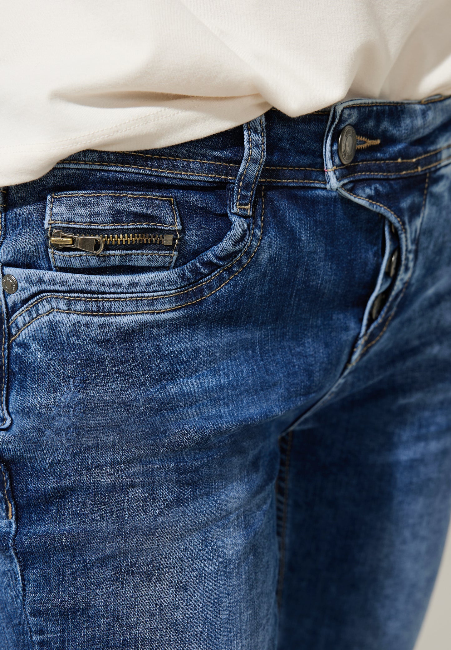 Casual Fit Jeans