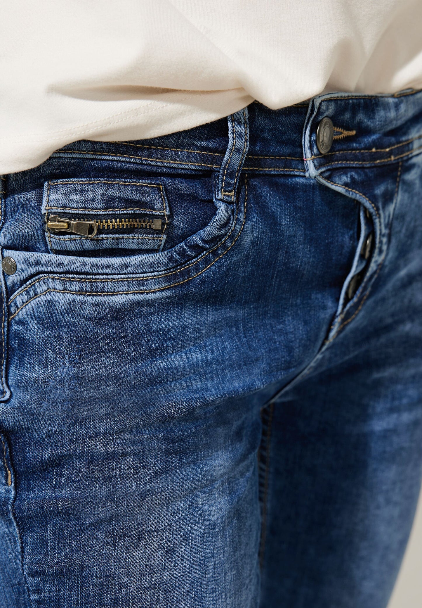 Casual Fit Jeans