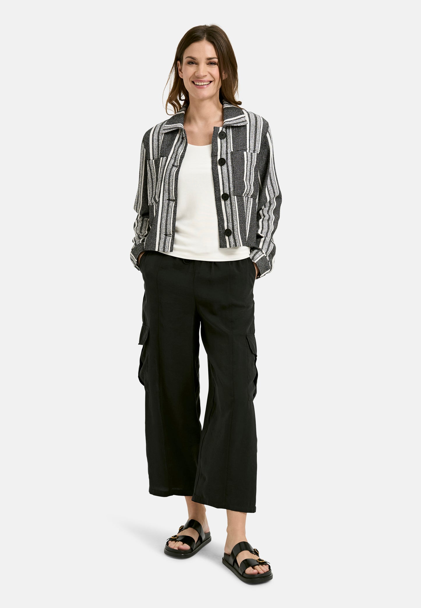 Jacket w collar + placket, chest pockets + 1/1 sleeves