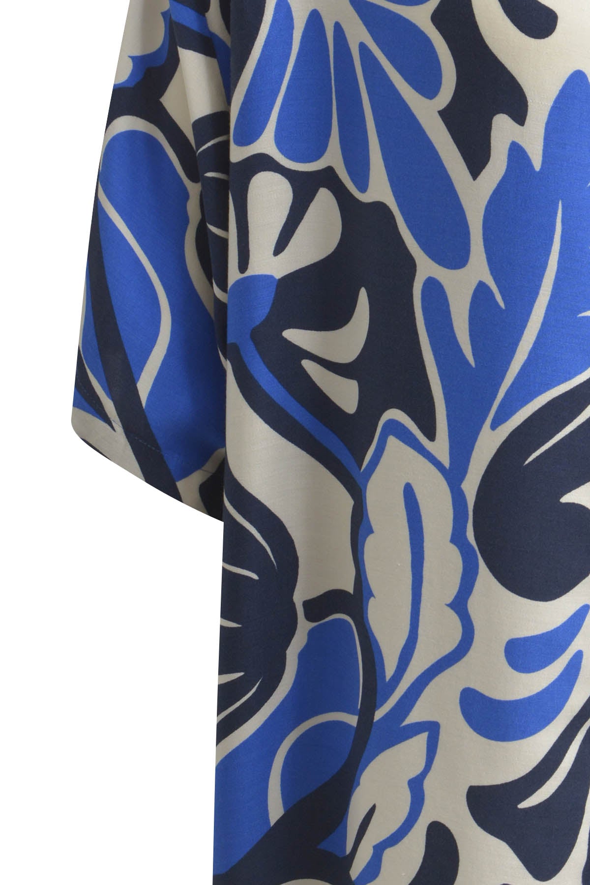 Blouse with roundneck and placket at cf, 1/2 sleeves