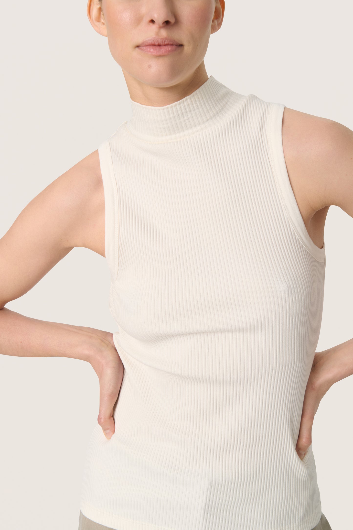 SLSimone High Neck