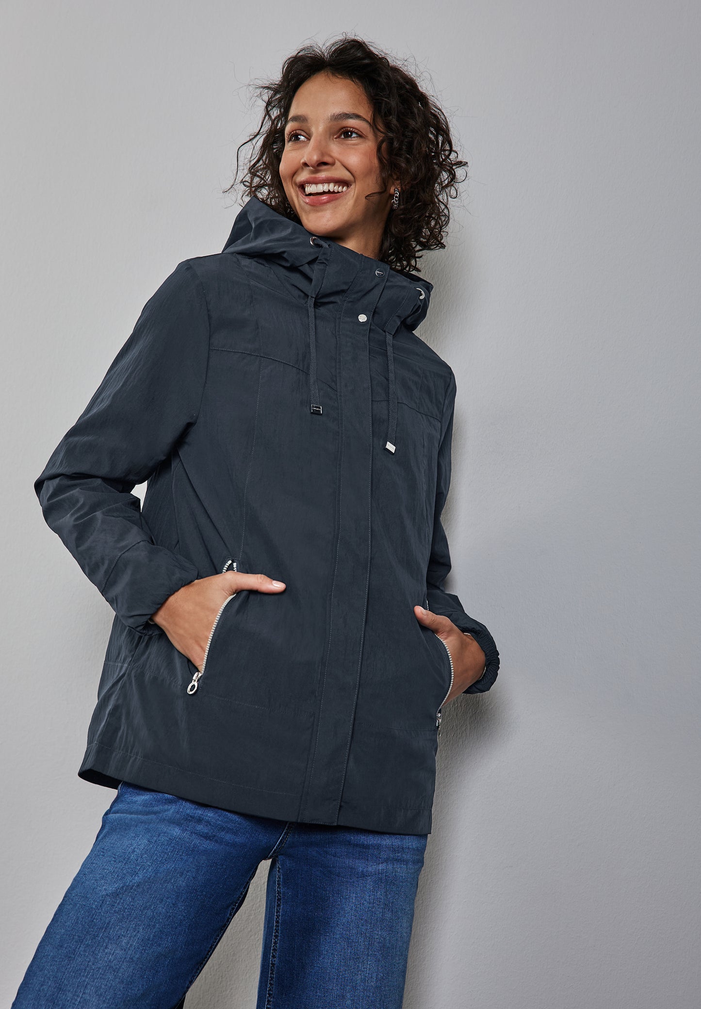 Moderner Windbreaker