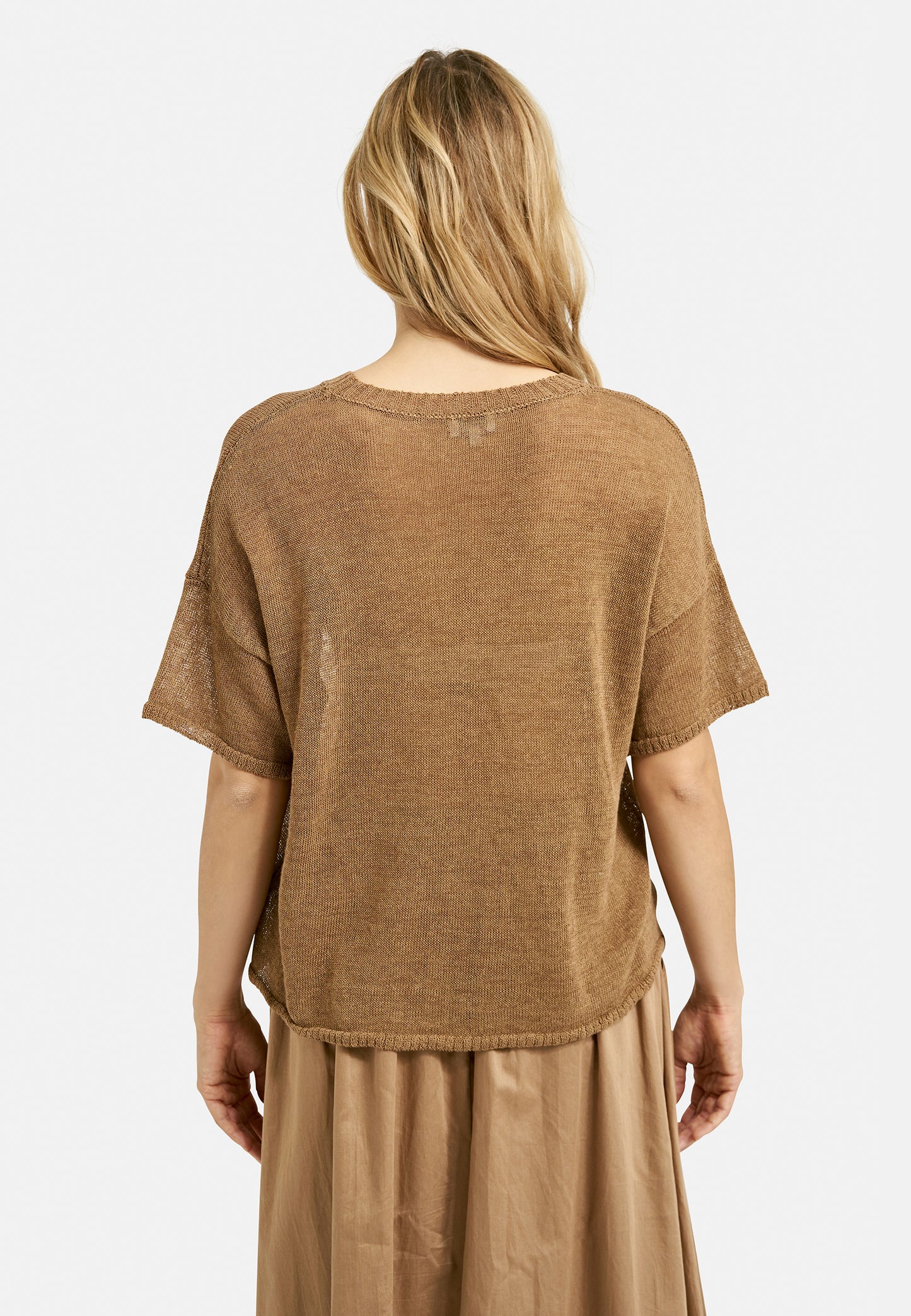 boxy roundneck Pullover w oversized shoulder + 1/2 sleeve