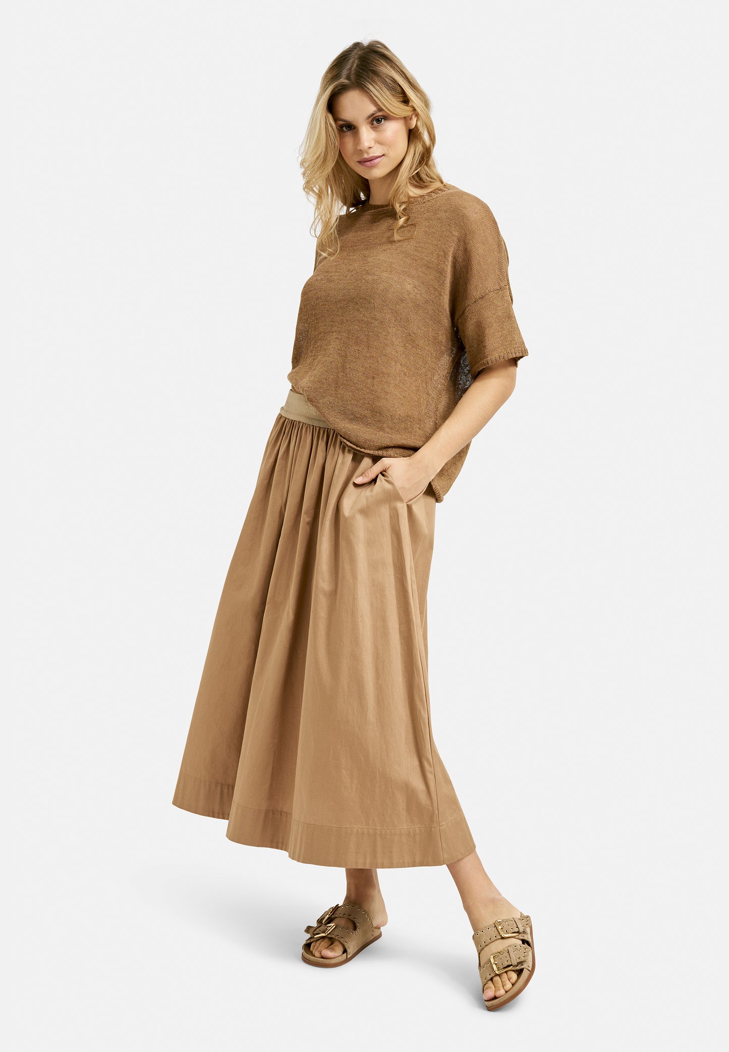 boxy roundneck Pullover w oversized shoulder + 1/2 sleeve