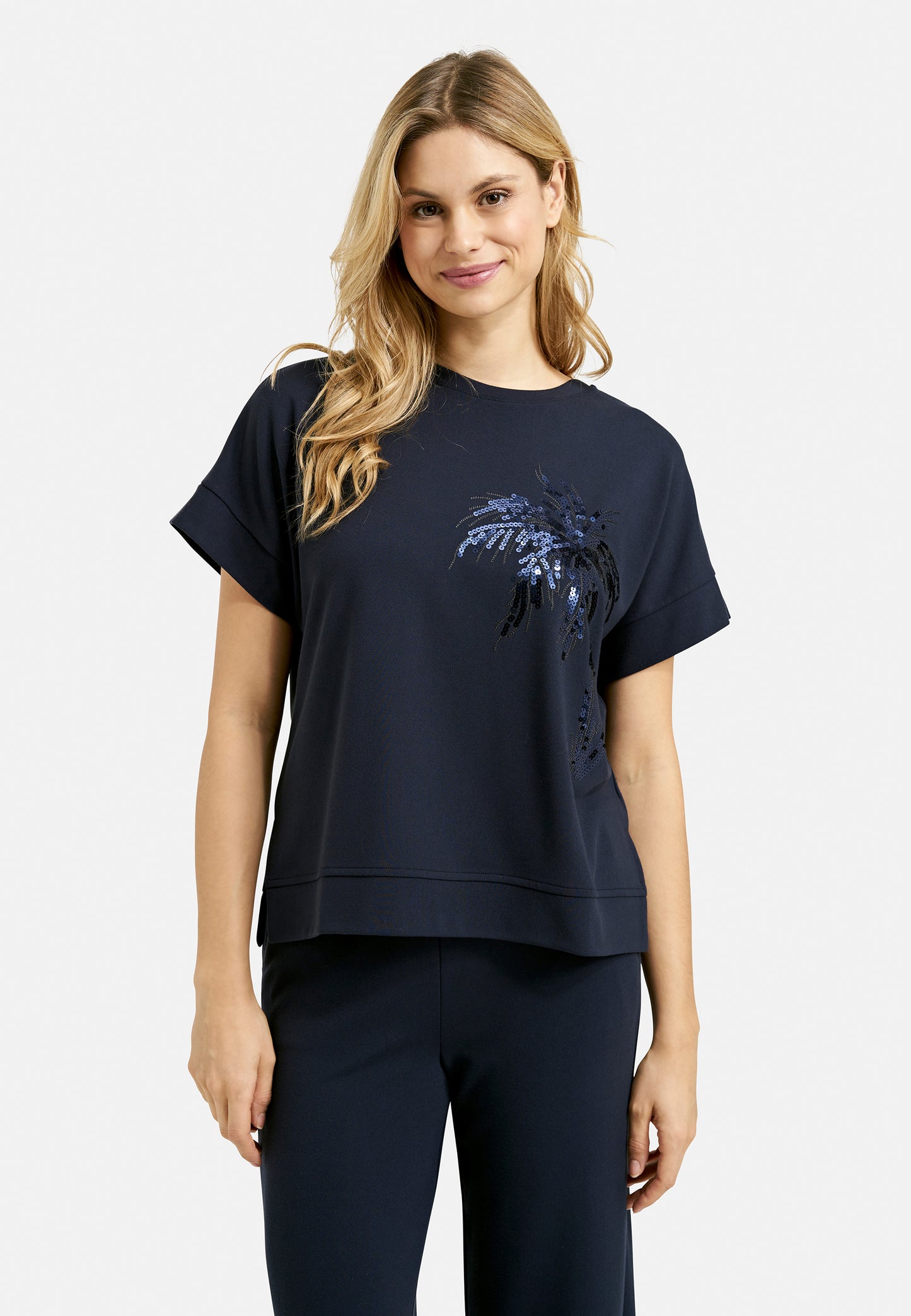 Sweatshirt w roundneck, oversized shoulders, cuffs