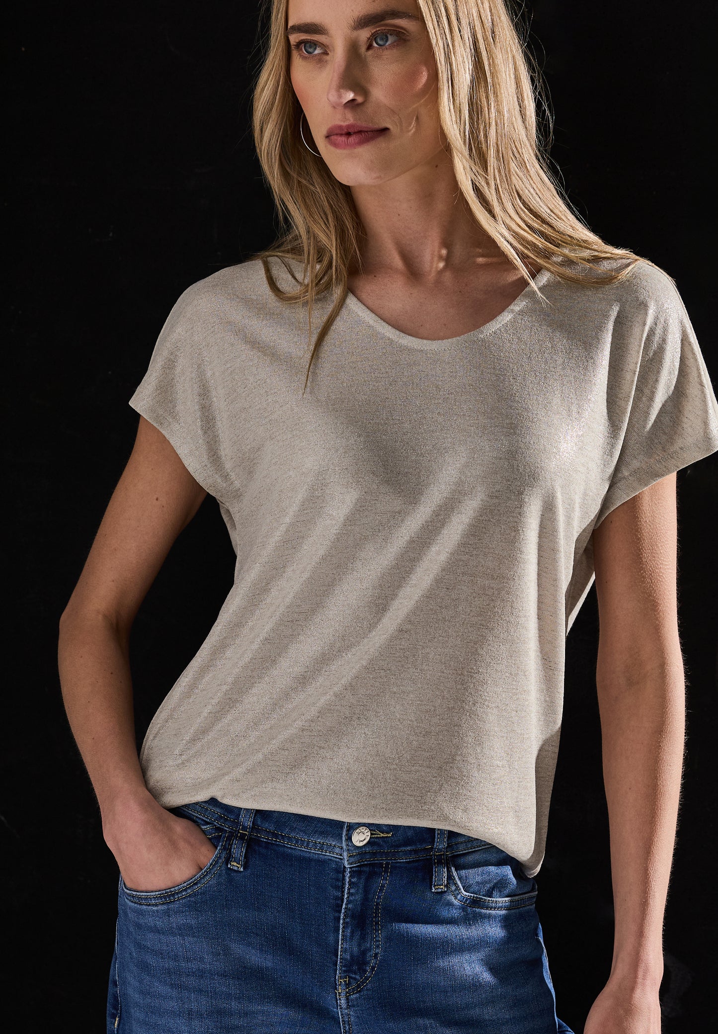 Schimmerndes V-Neck Shirt