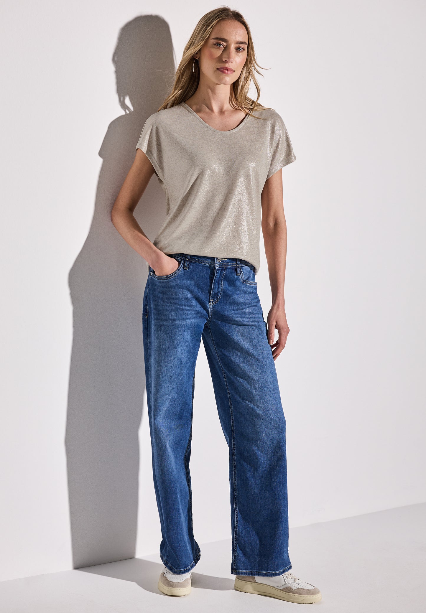 Schimmerndes V-Neck Shirt