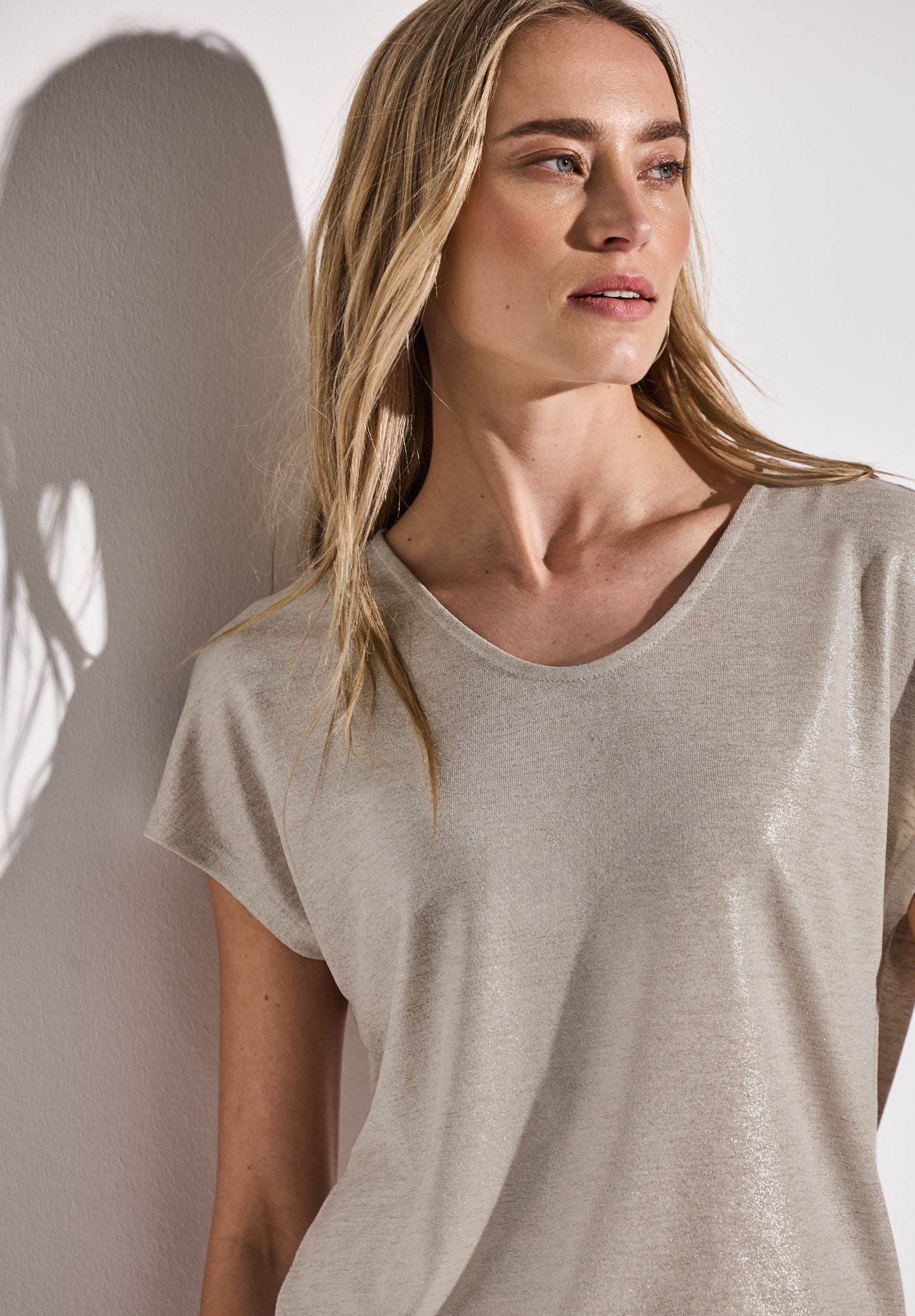 Schimmerndes V-Neck Shirt