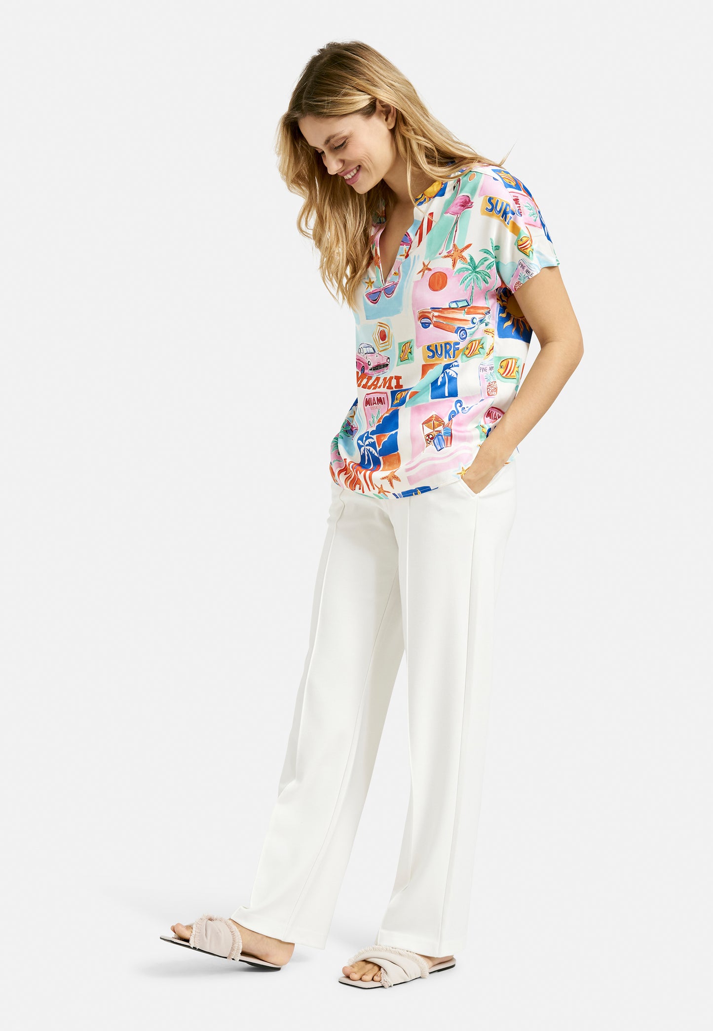 Blousetop with panel and v-neck