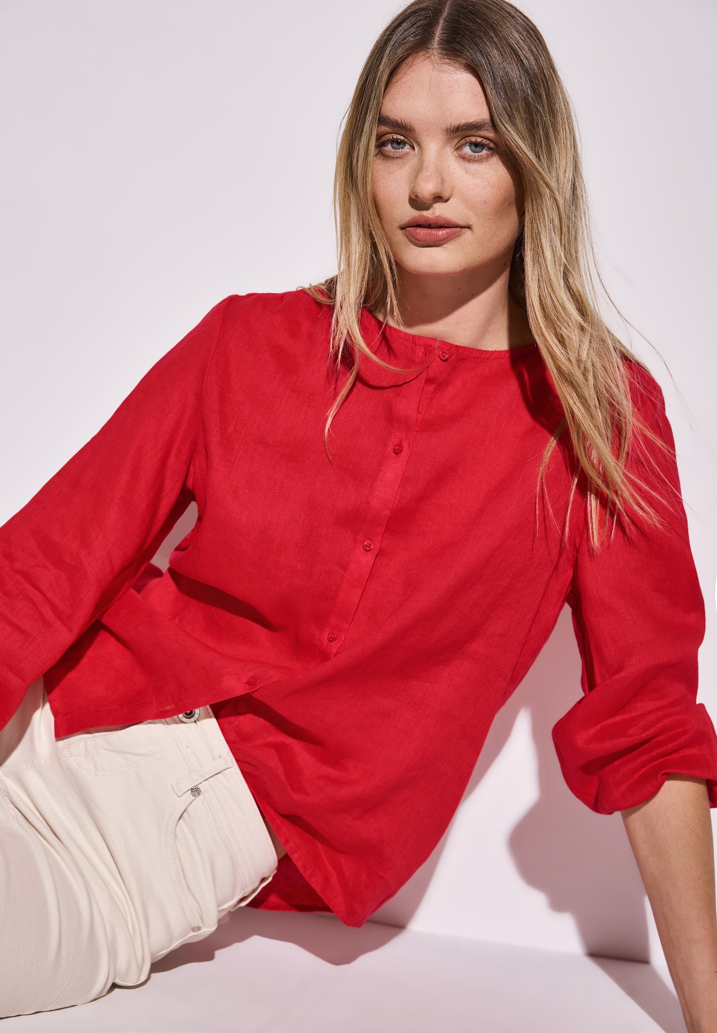 Rundhalsbluse aus Leinen