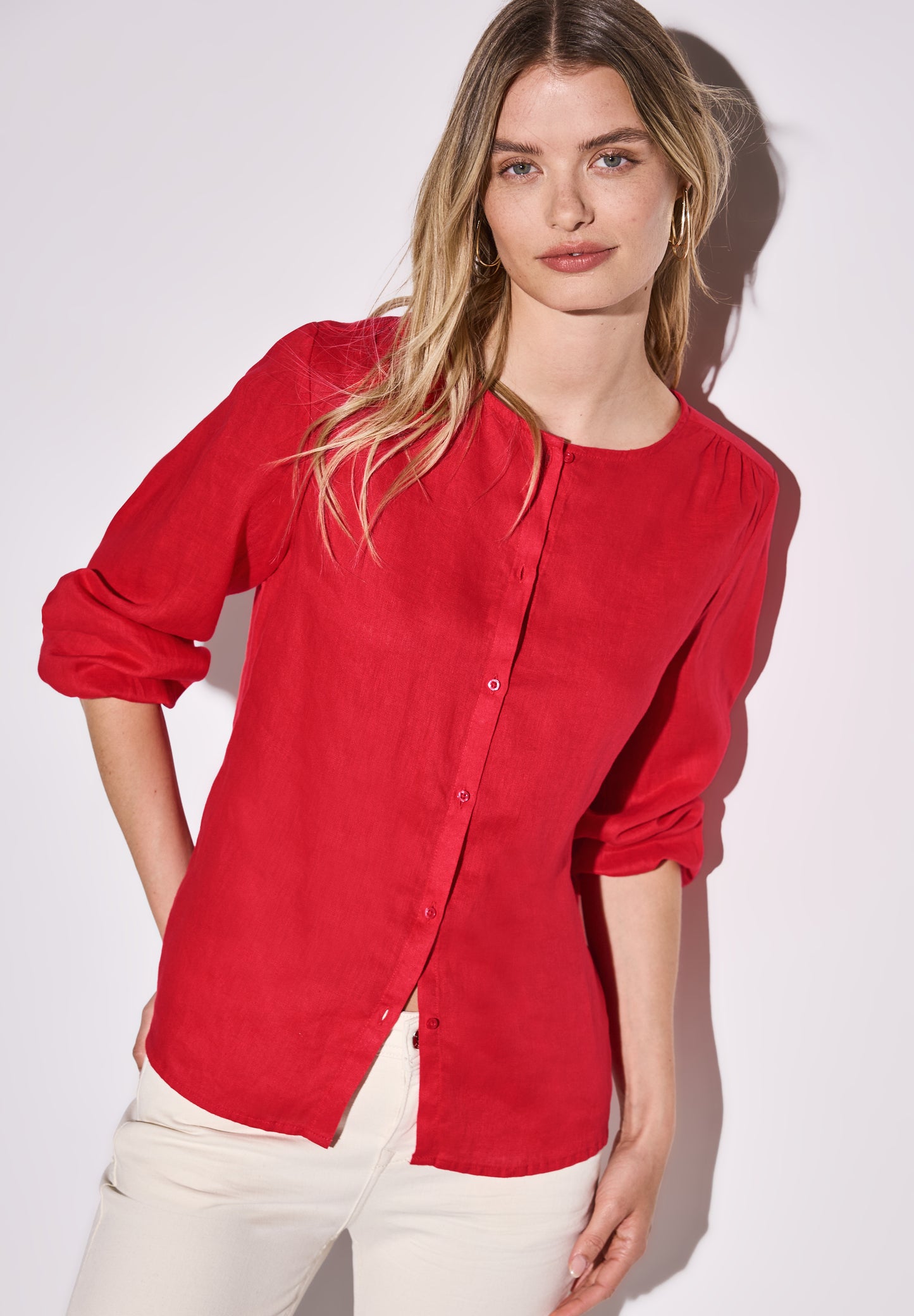 Rundhalsbluse aus Leinen