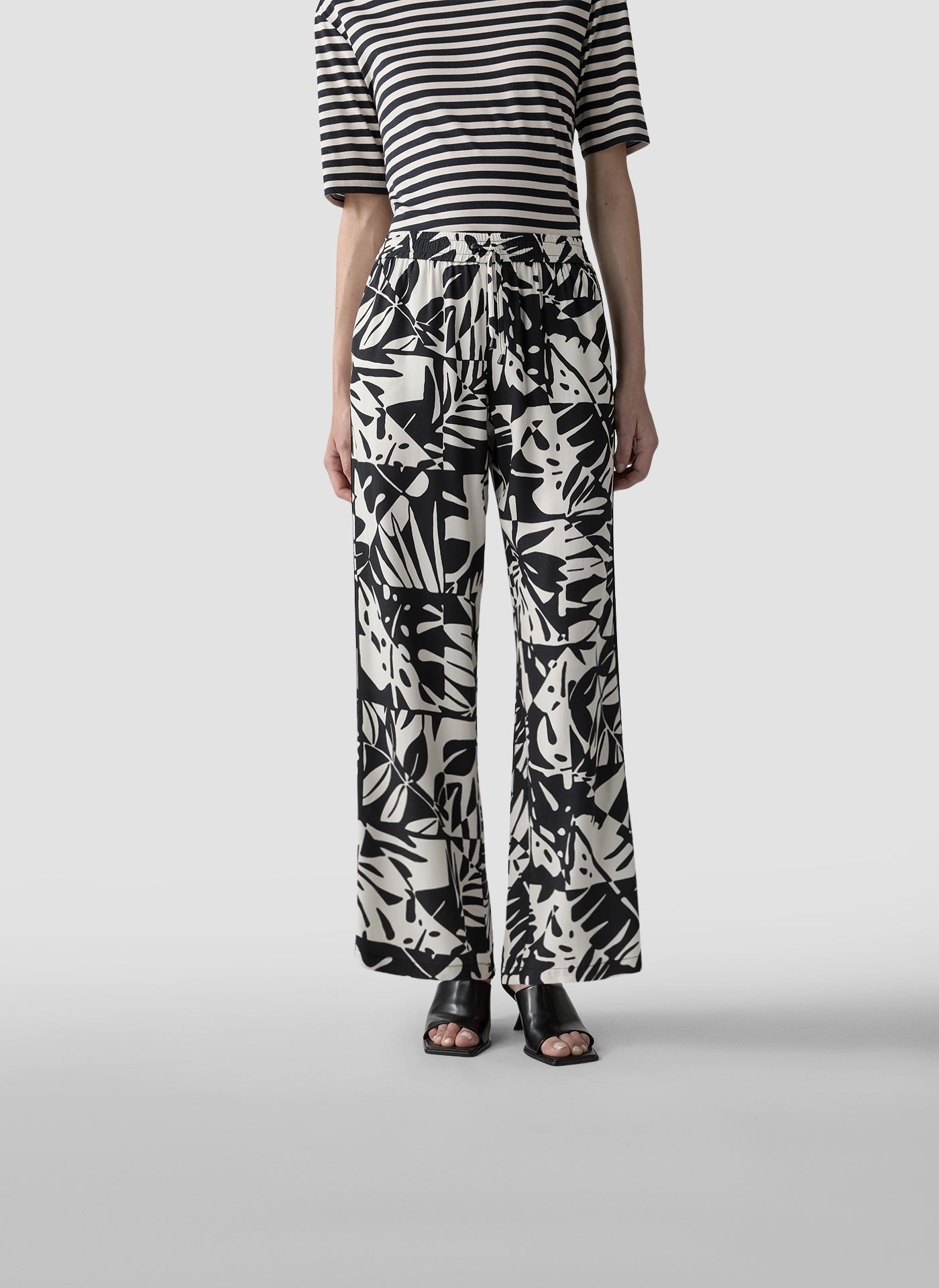Hose | Noir Flora