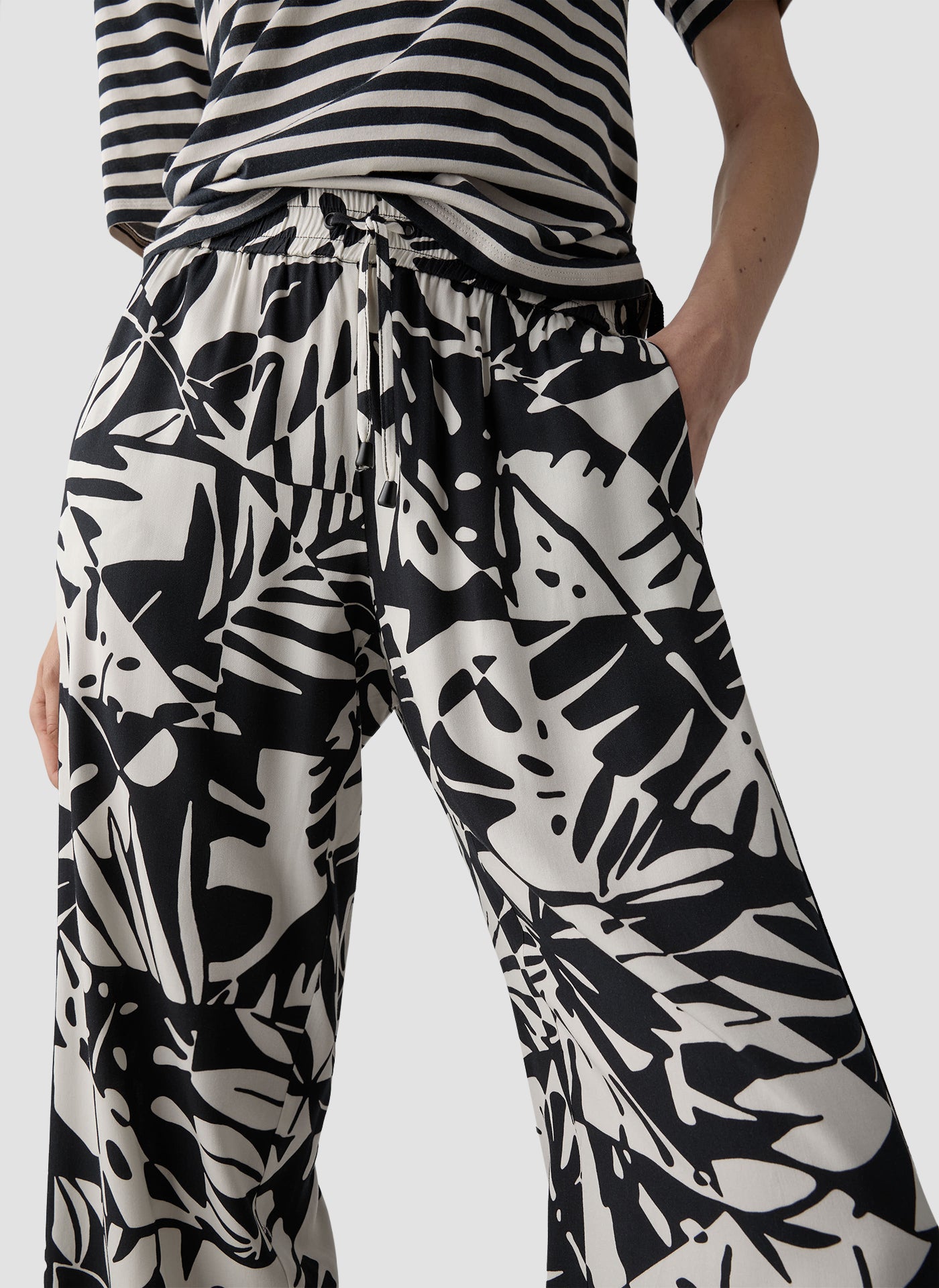 Hose | Noir Flora