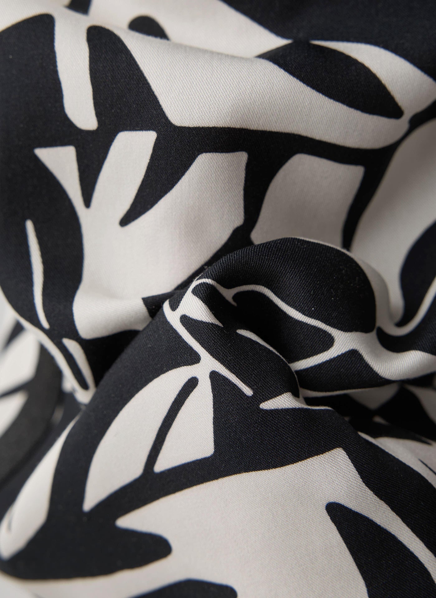 Hose | Noir Flora
