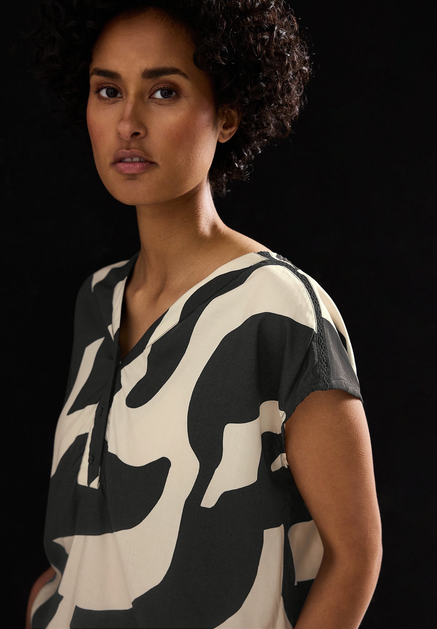 Gemusterte Bluse