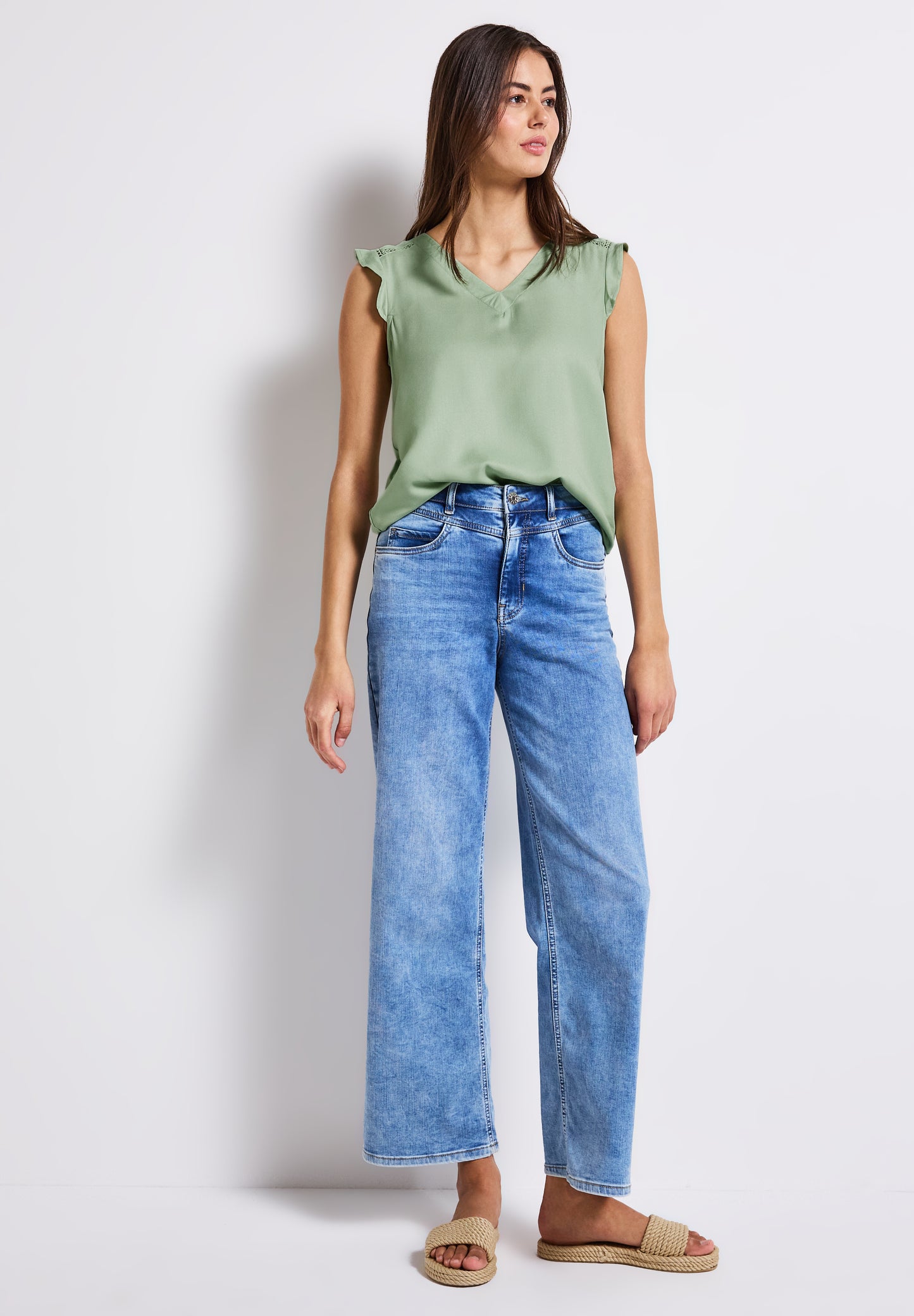 V-Neck Top mit Häkeldetails