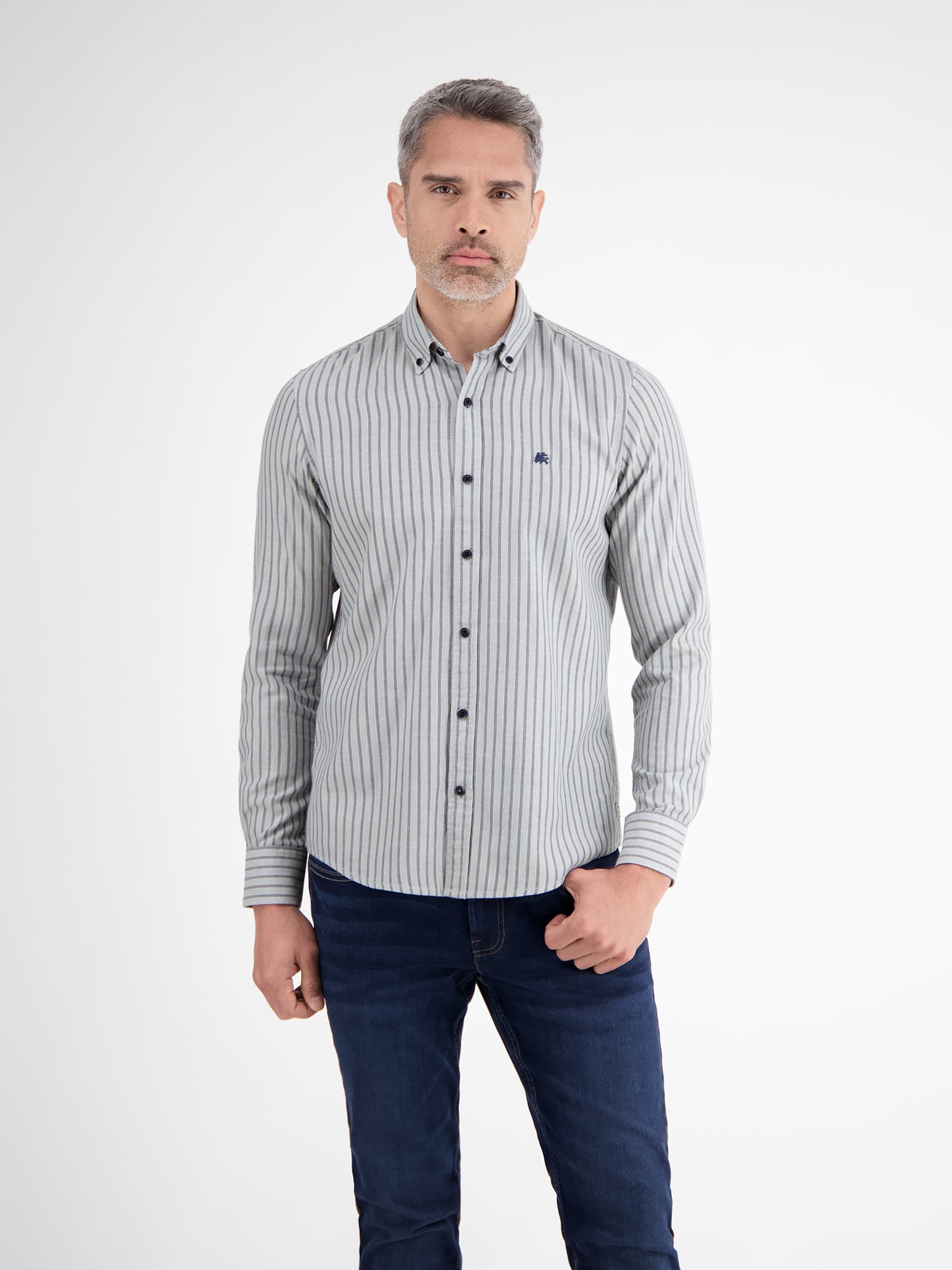 BUTTON DOWN