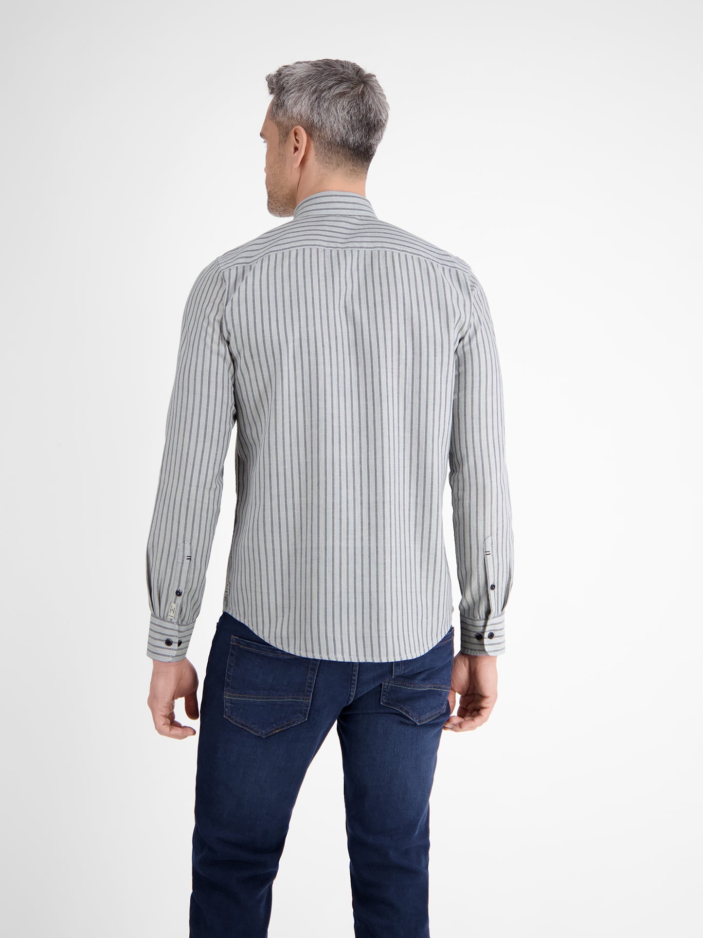 BUTTON DOWN