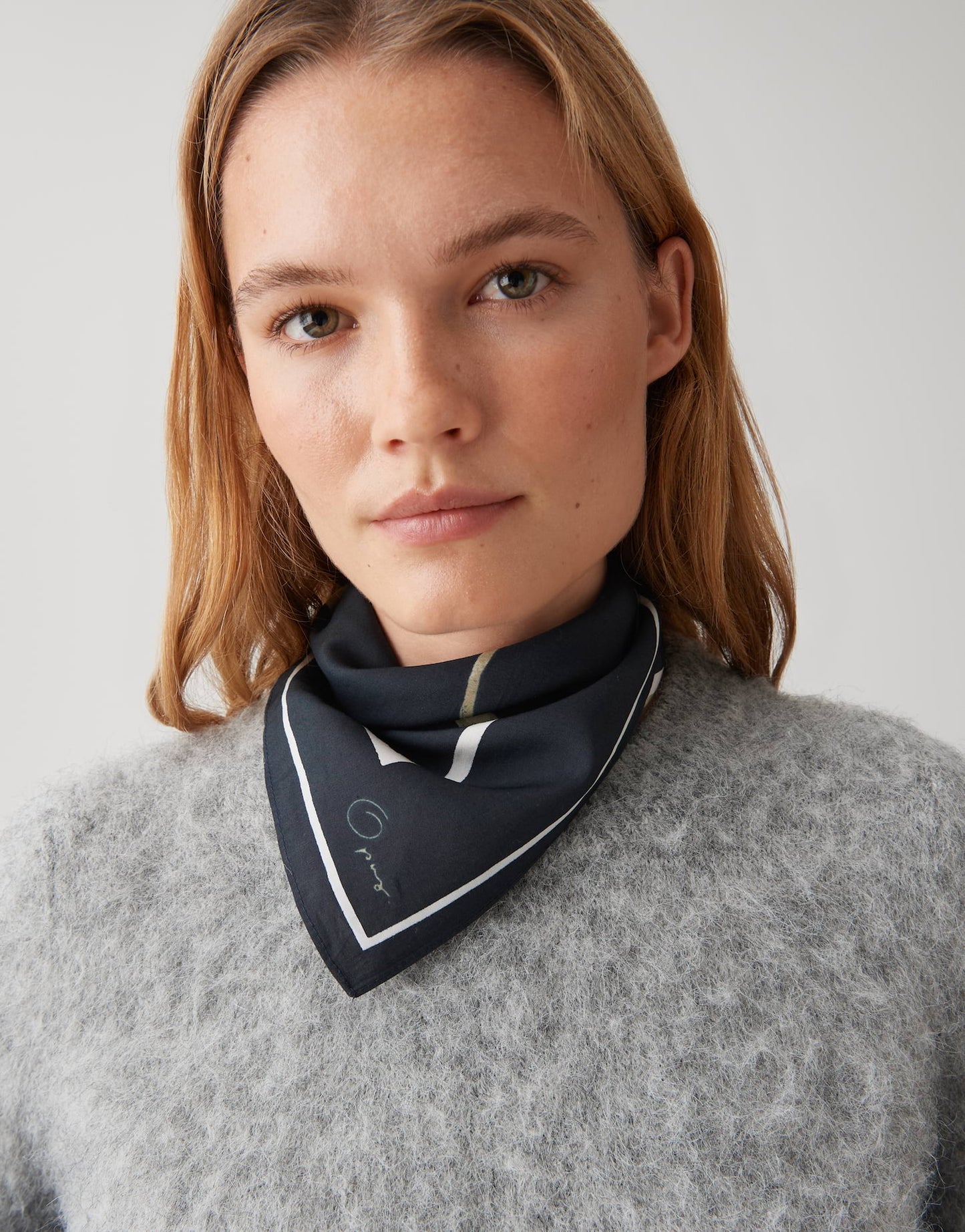 Acindie scarf