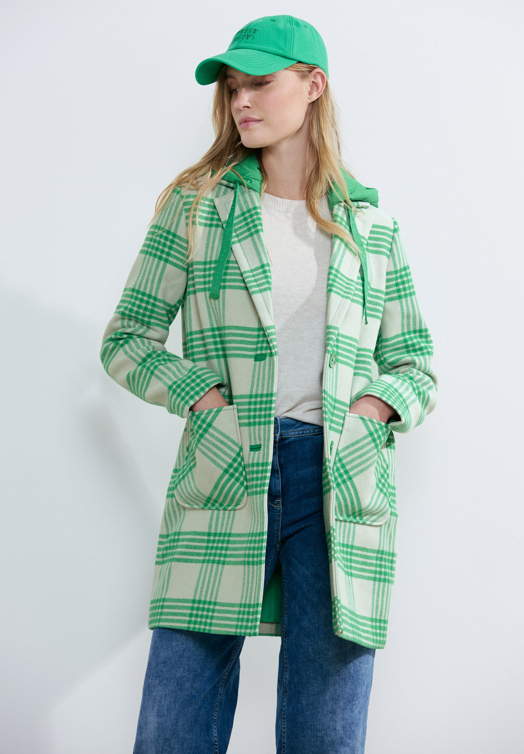 Karierter Übergangsmantel