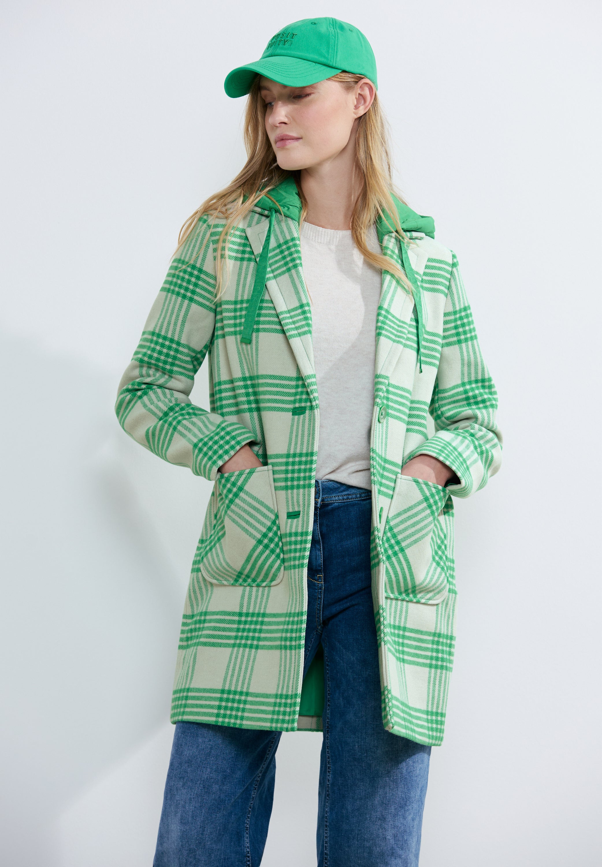 Karierter Übergangsmantel