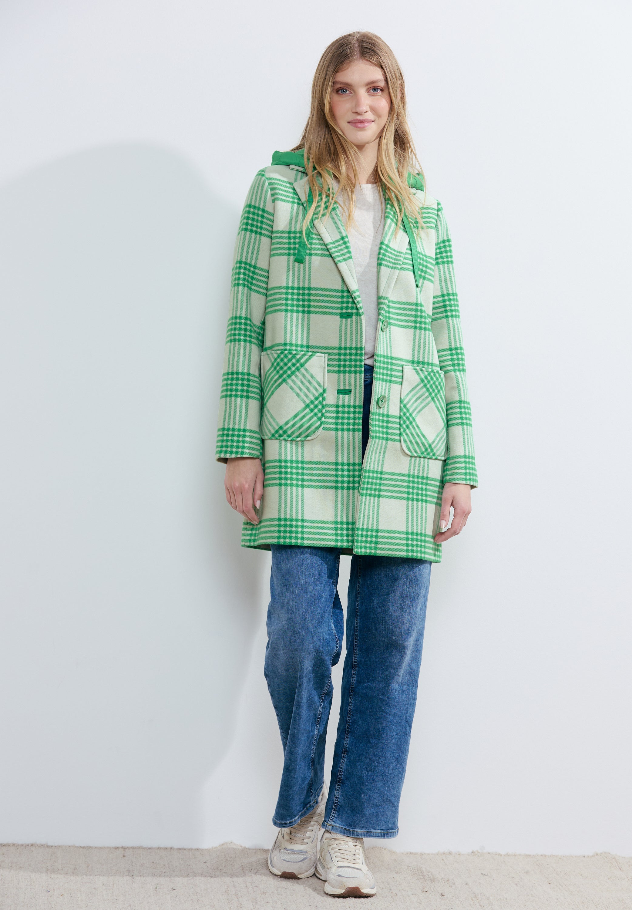 Karierter Übergangsmantel