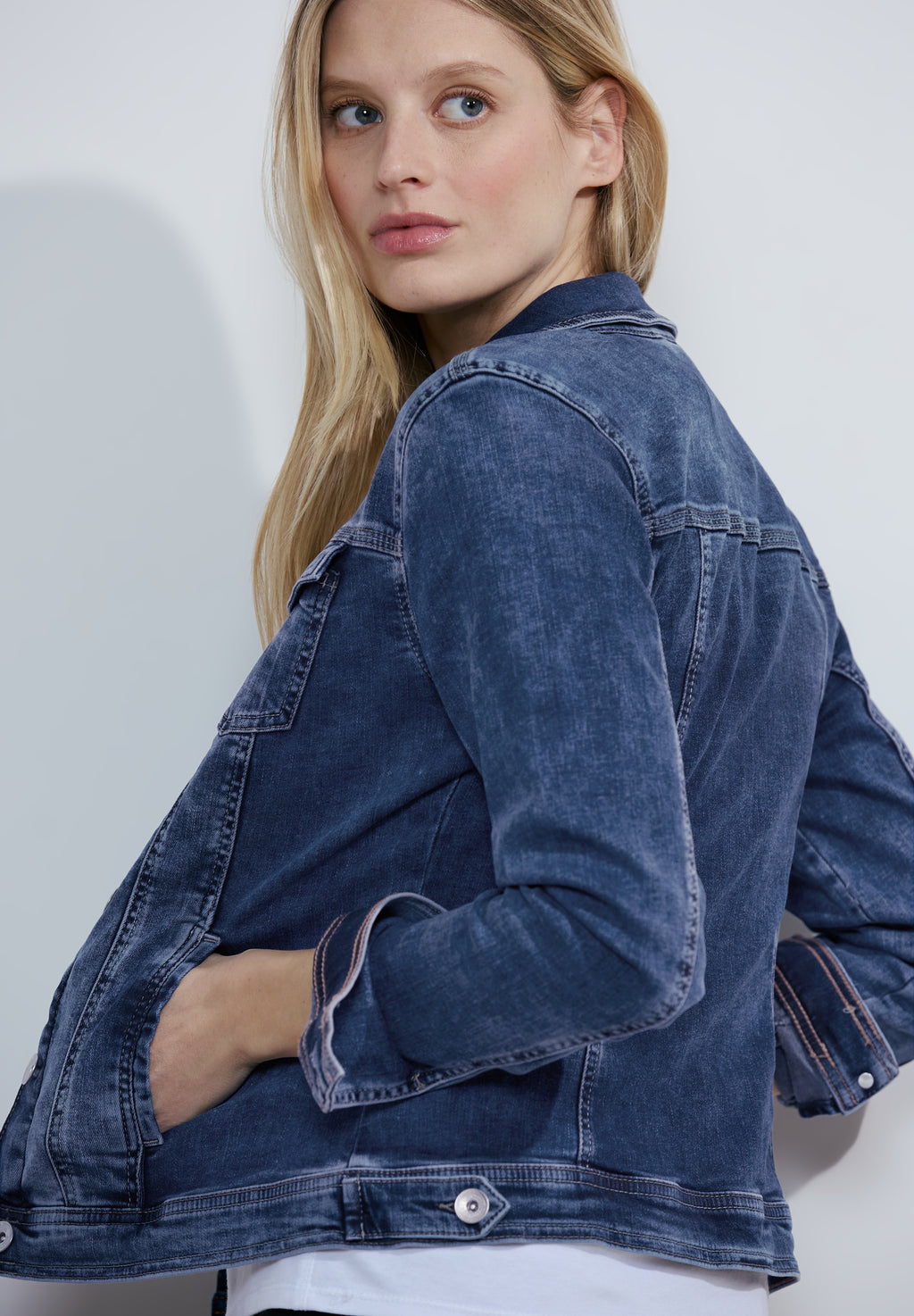 Blaue Jeansjacke