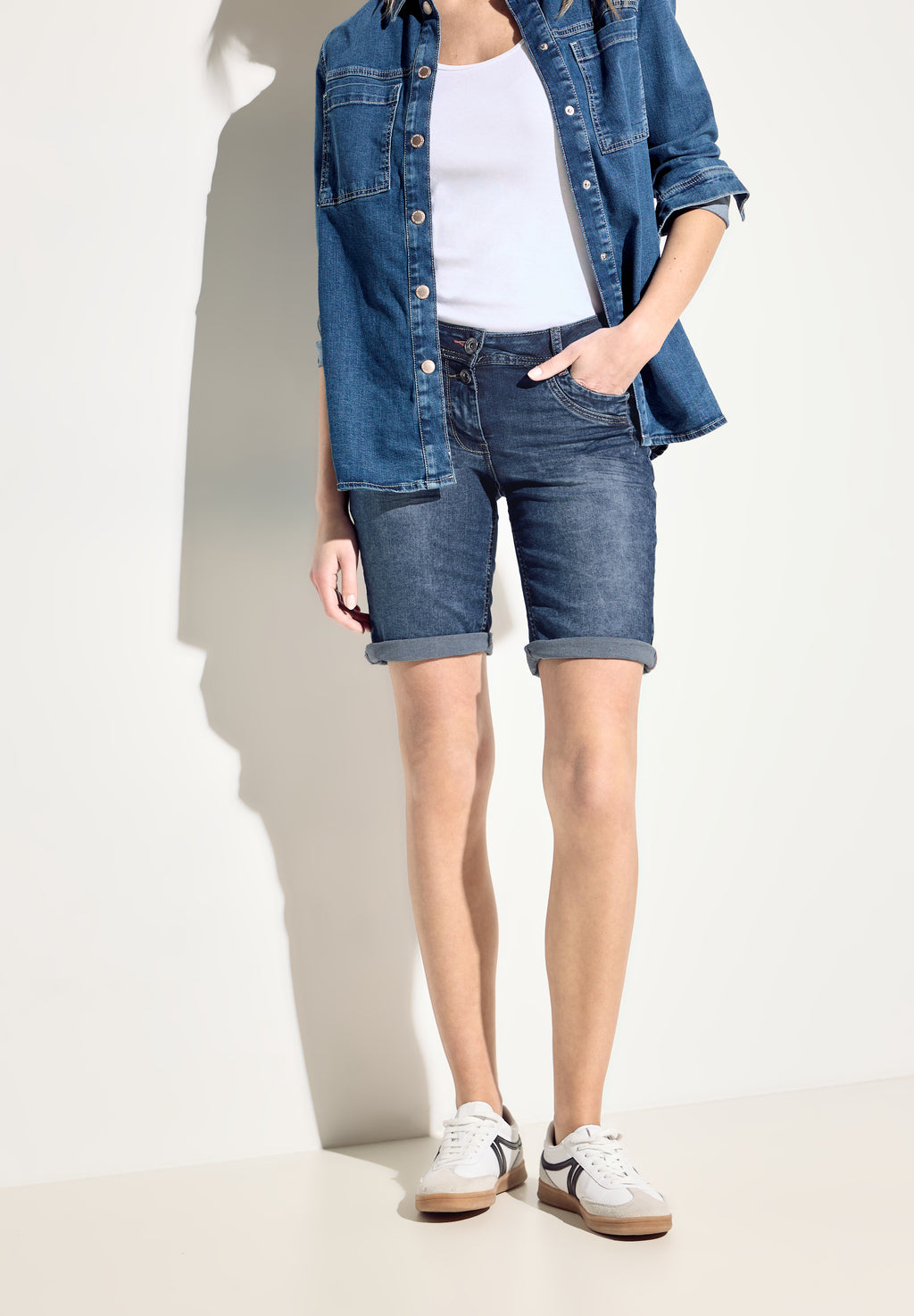 Mittelblaue Jeans Shorts