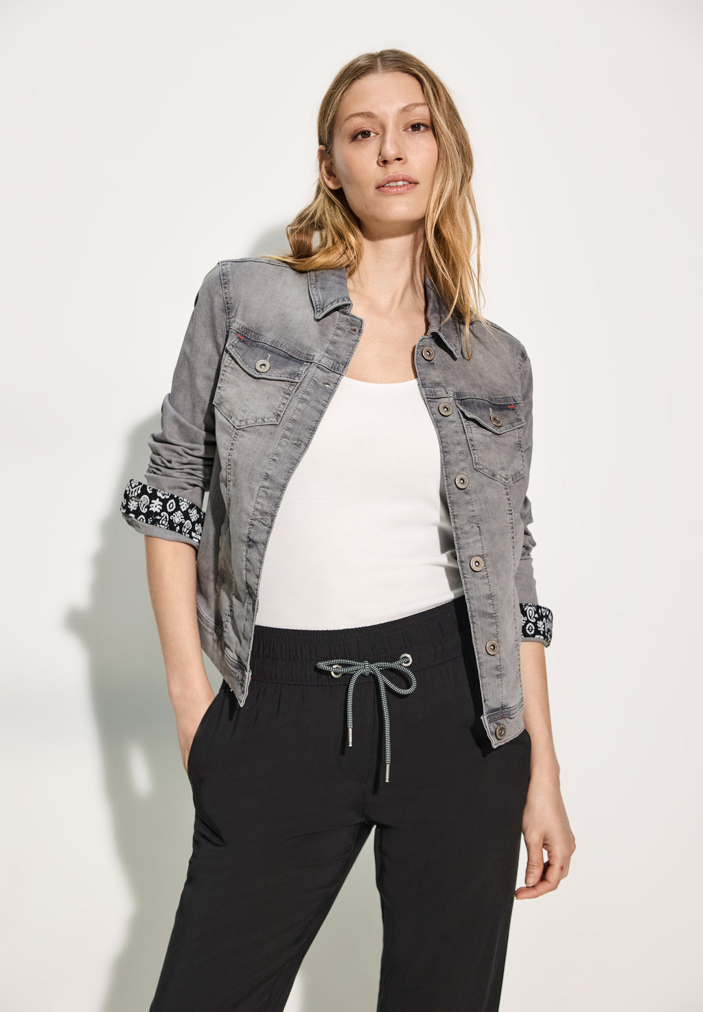 Graue Jeansjacke