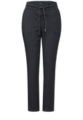 Hose im Nadelstreifen-Look