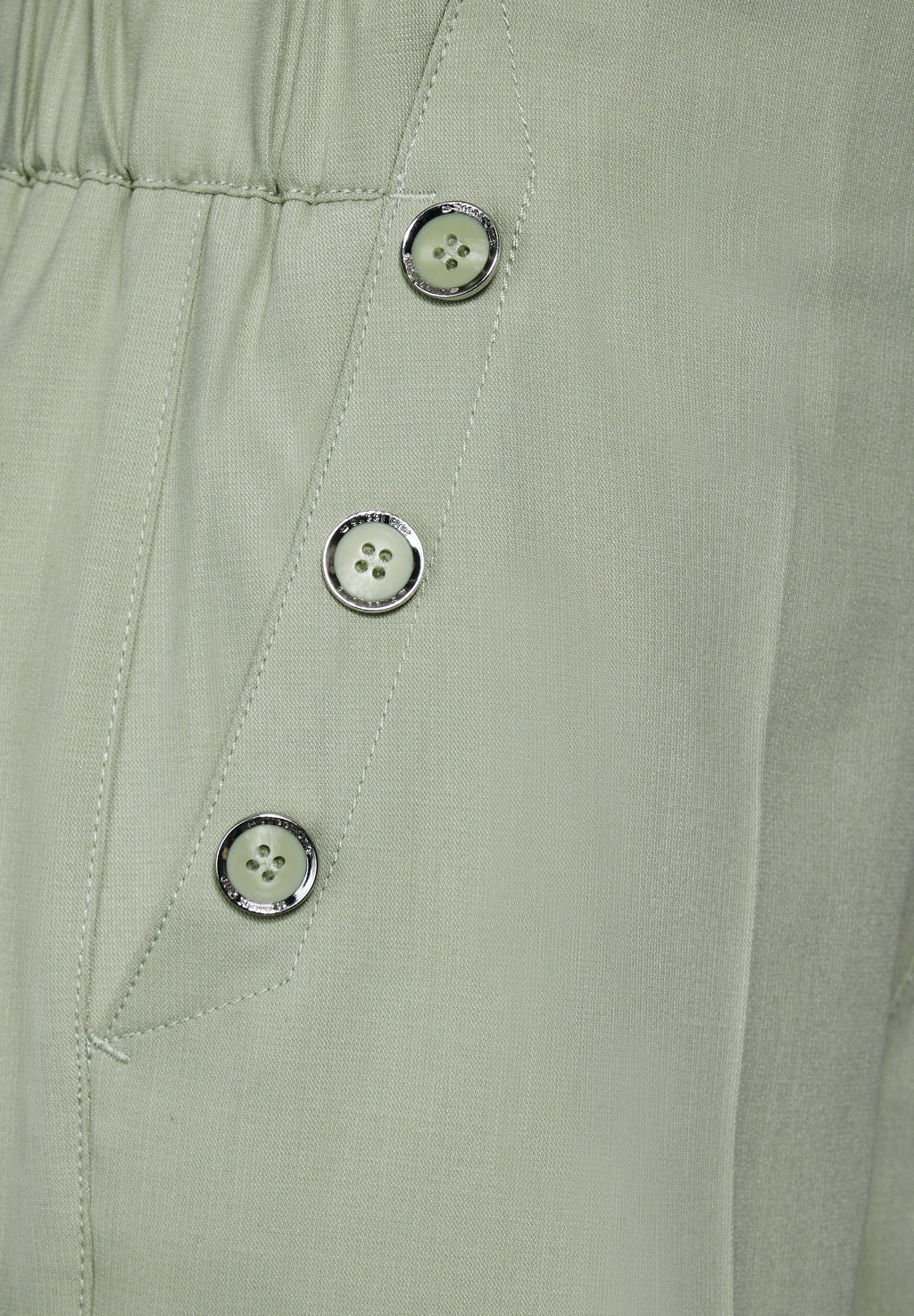 Bermuda Short mit Knöpfen