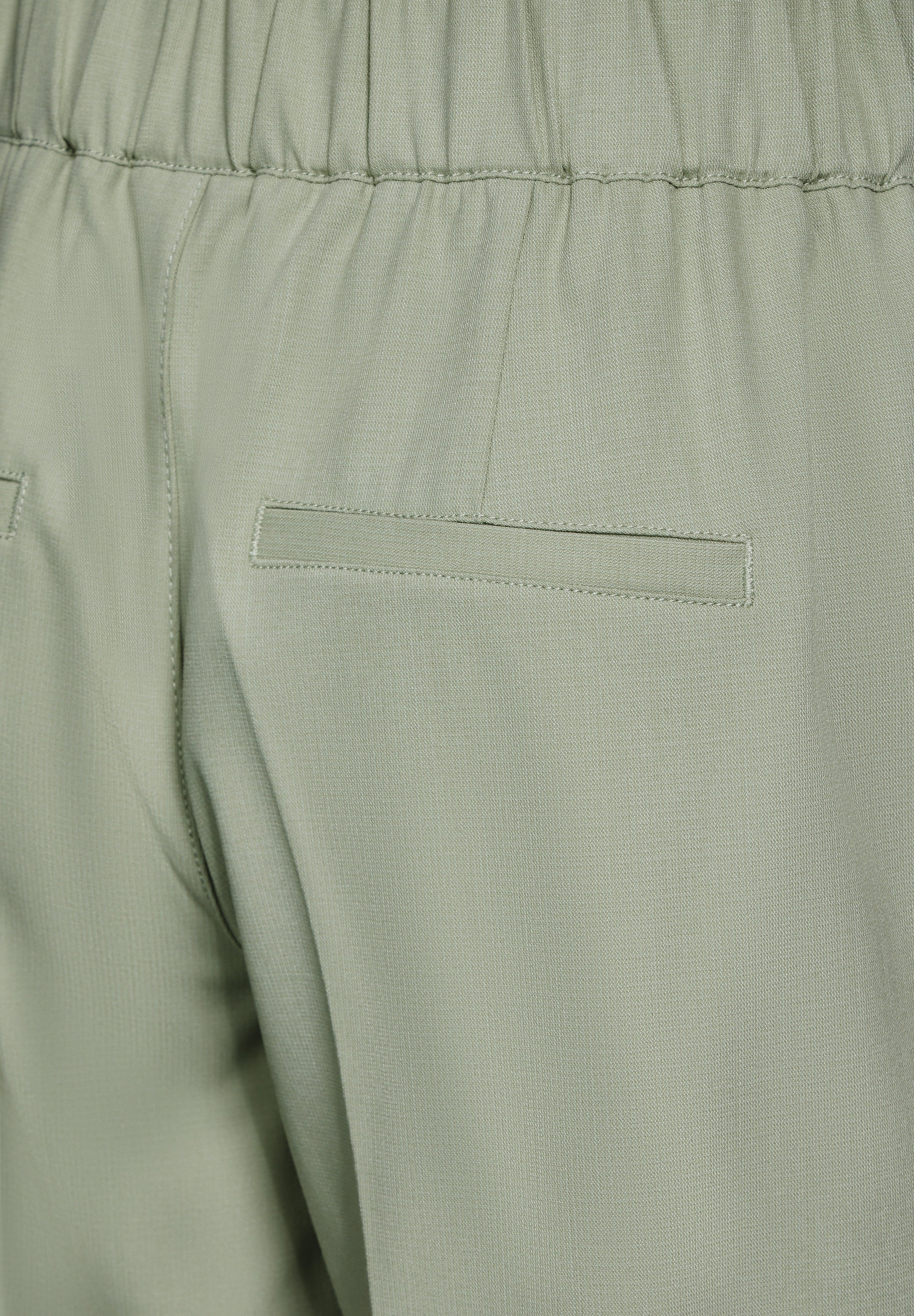 Bermuda Short mit Knöpfen