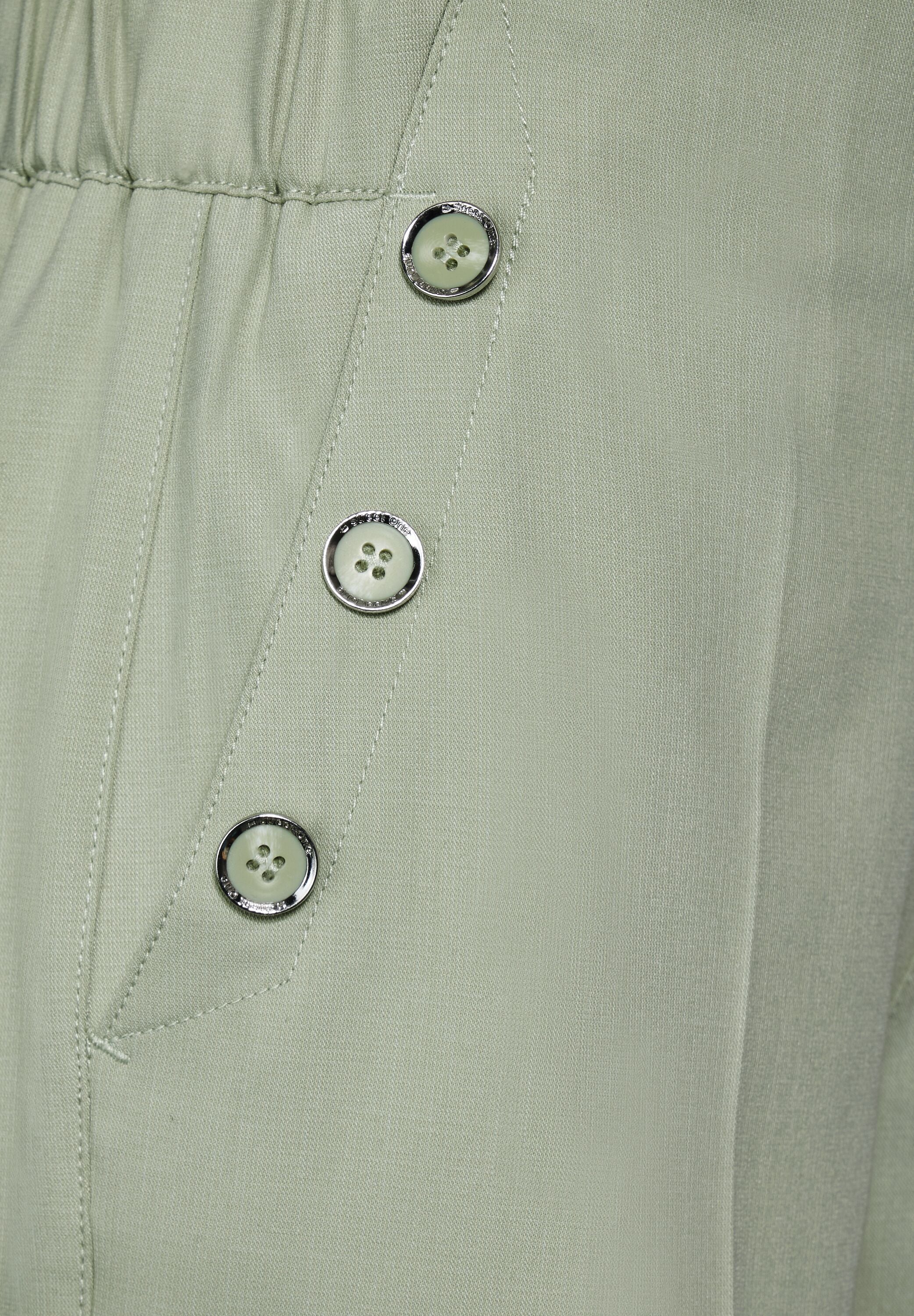 Bermuda Short mit Knöpfen