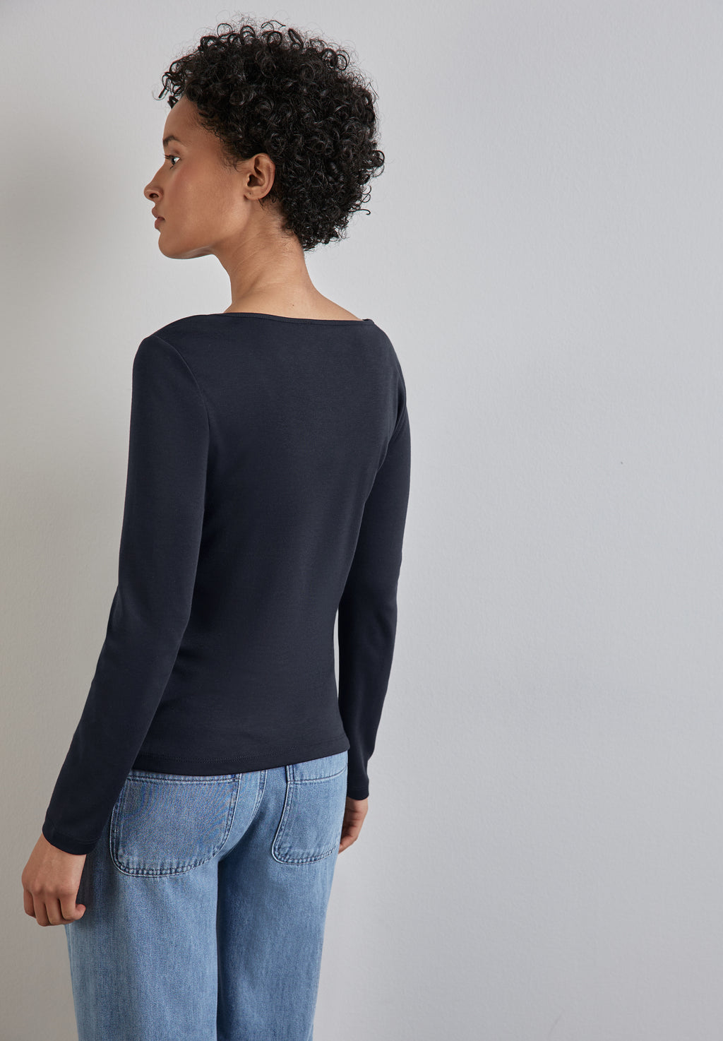 Shirt mit U-Boot-Ausschnitt