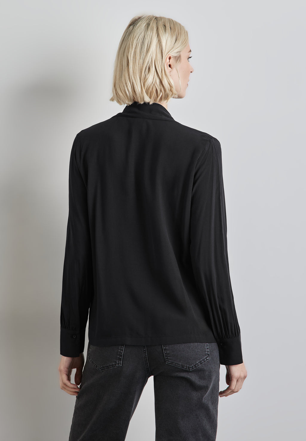 Bluse mit Schleife