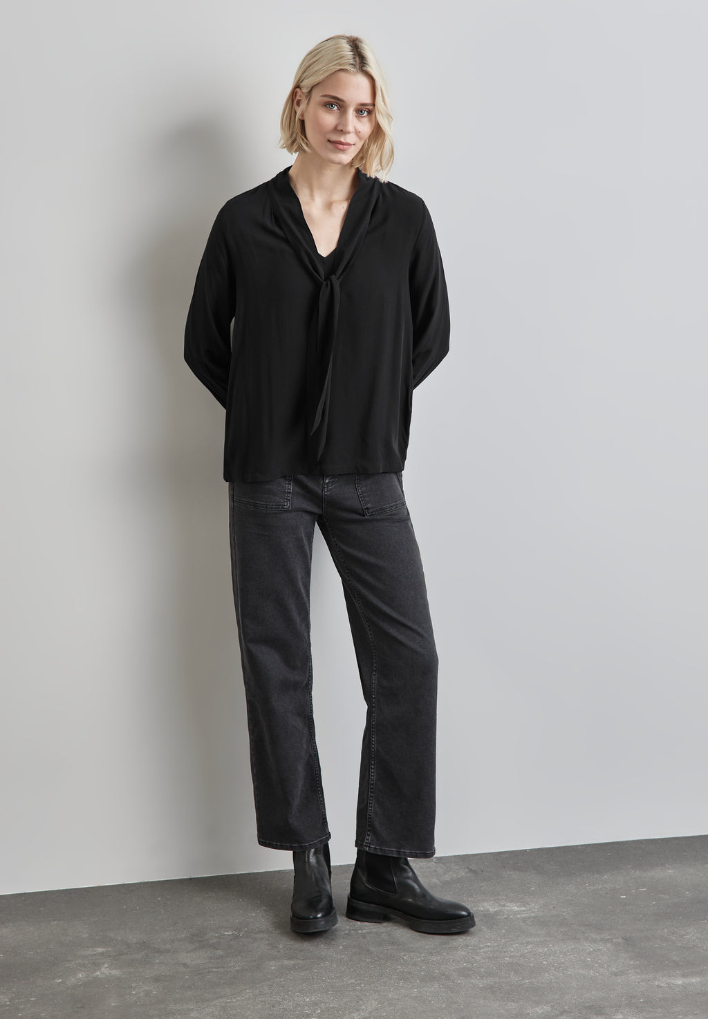 Bluse mit Schleife