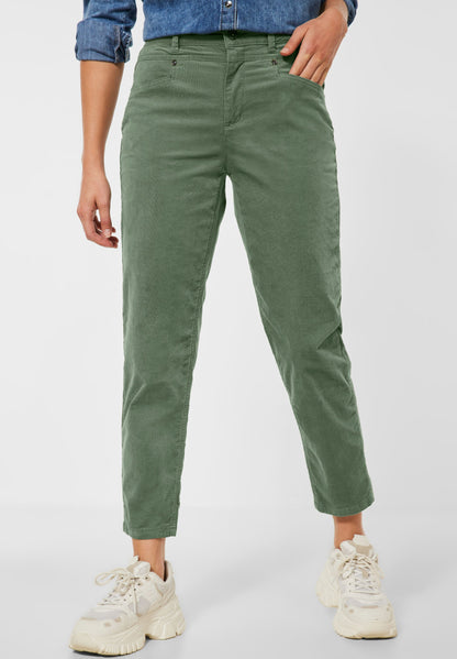 Casual Fit Cordhose