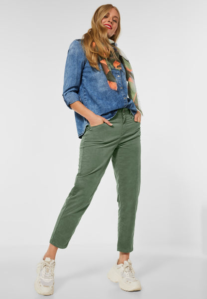 Casual Fit Cordhose