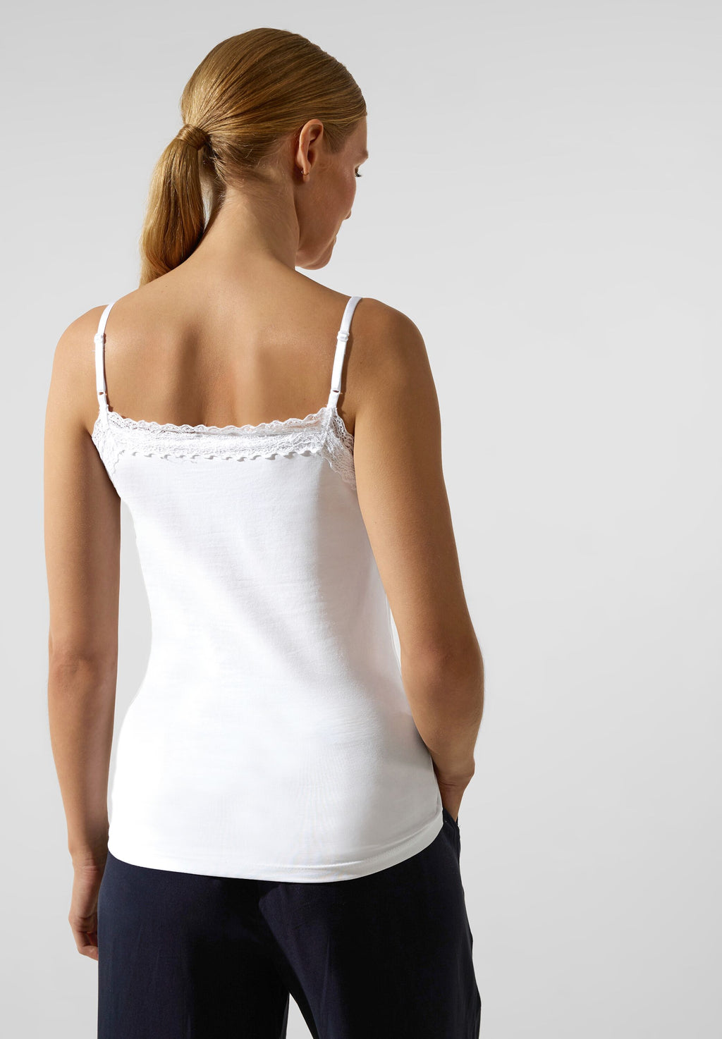 Top mit Spitzendetail