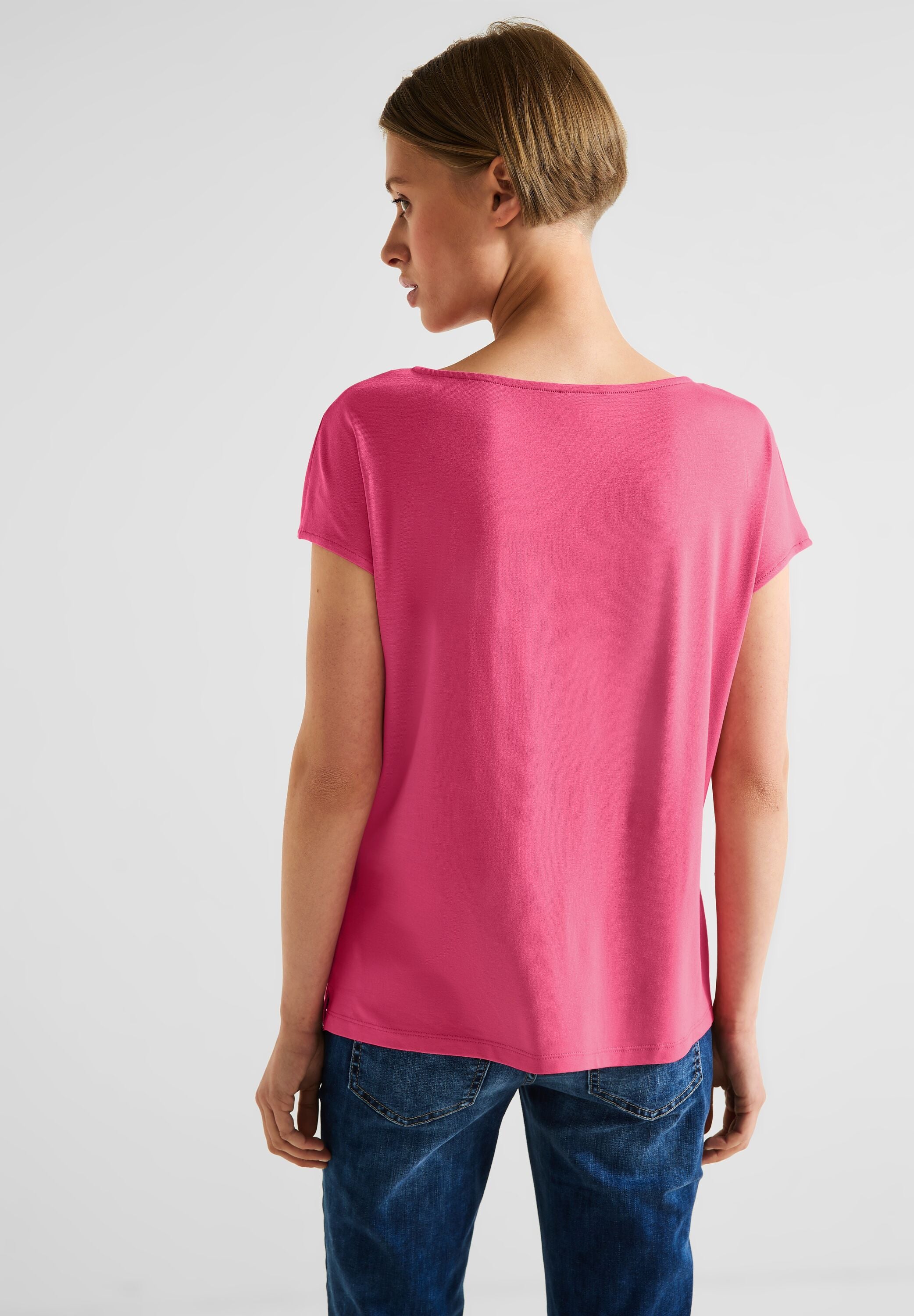 Materialmixshirt mit Cut-Out
