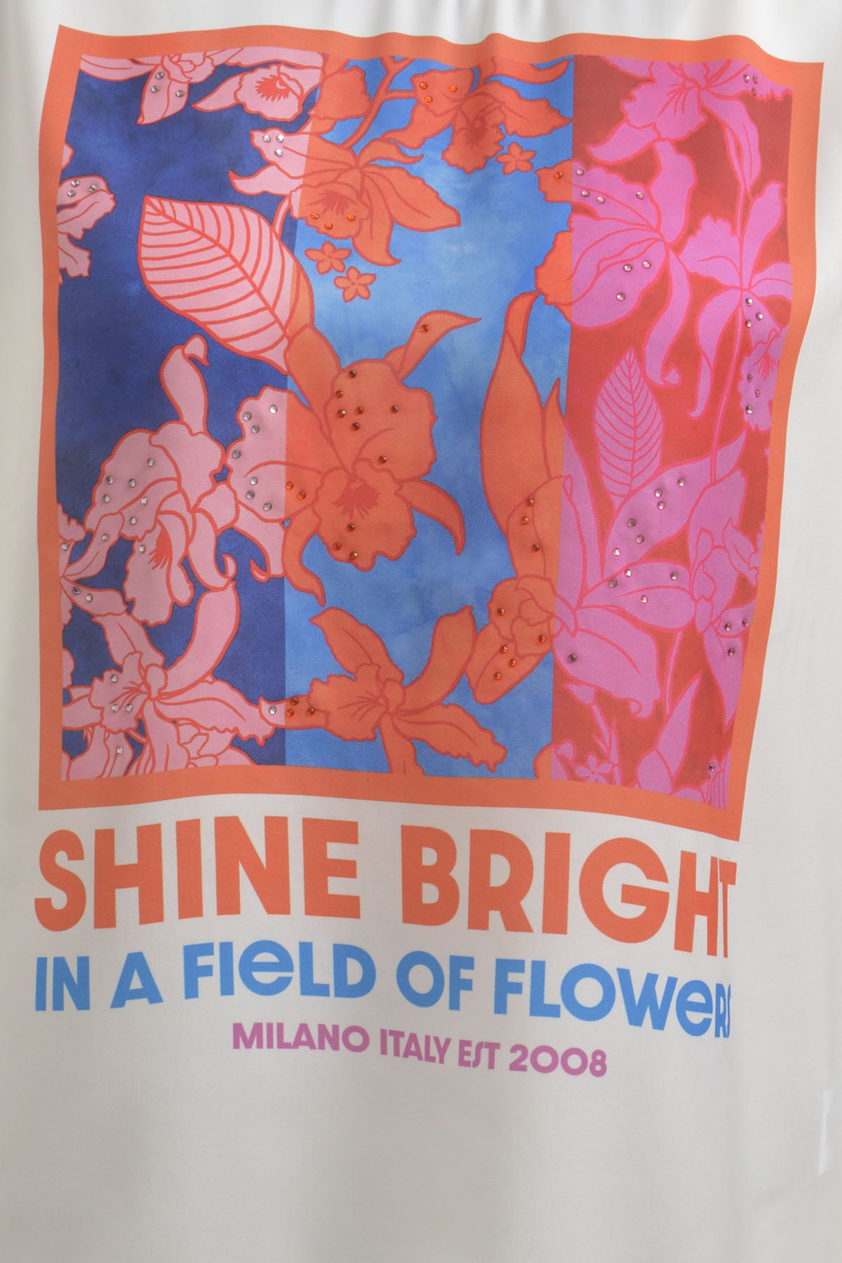 Shirt with roundneck, oversized shoulder and Artwork