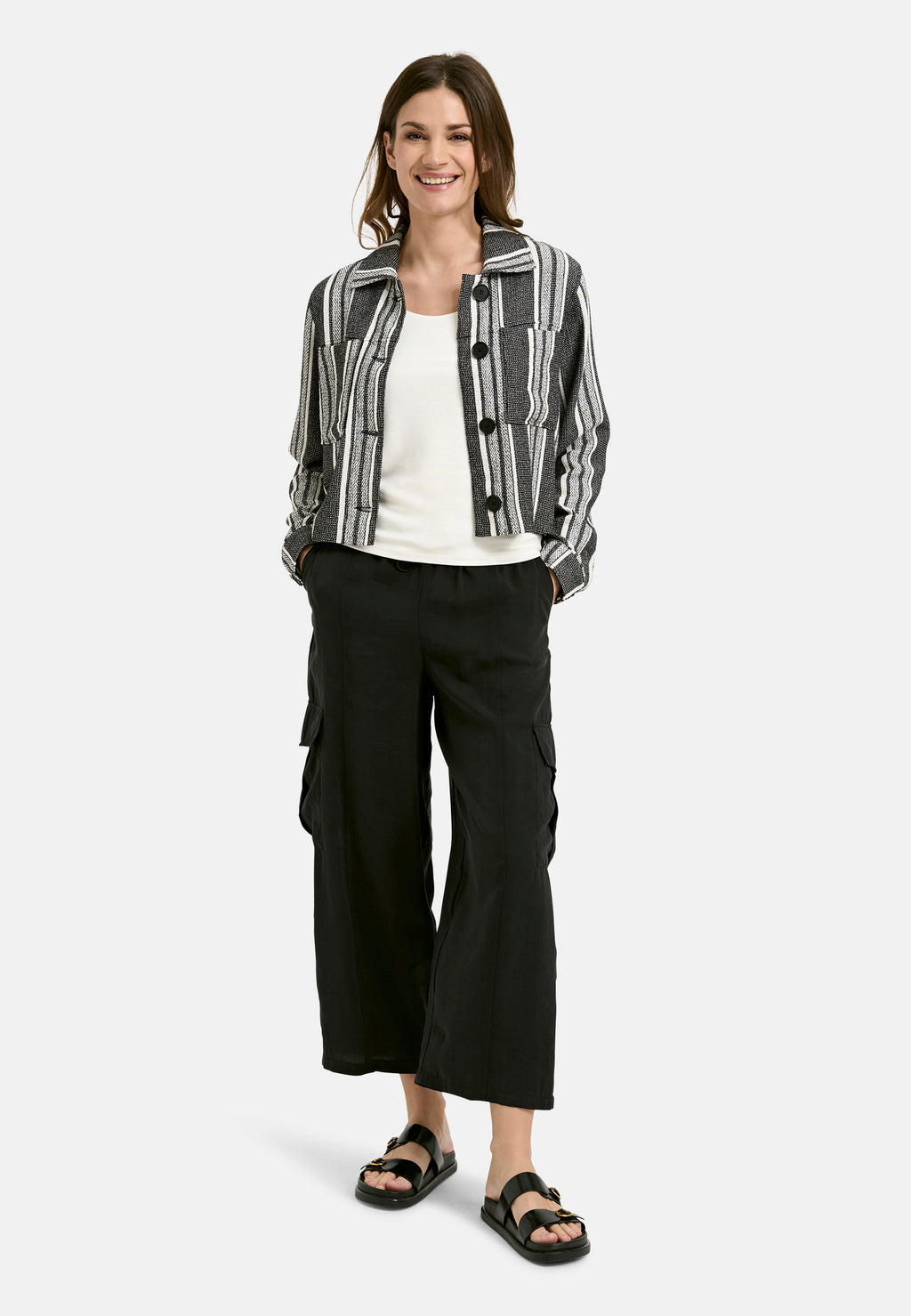 Jacket w collar + placket, chest pockets + 1/1 sleeves