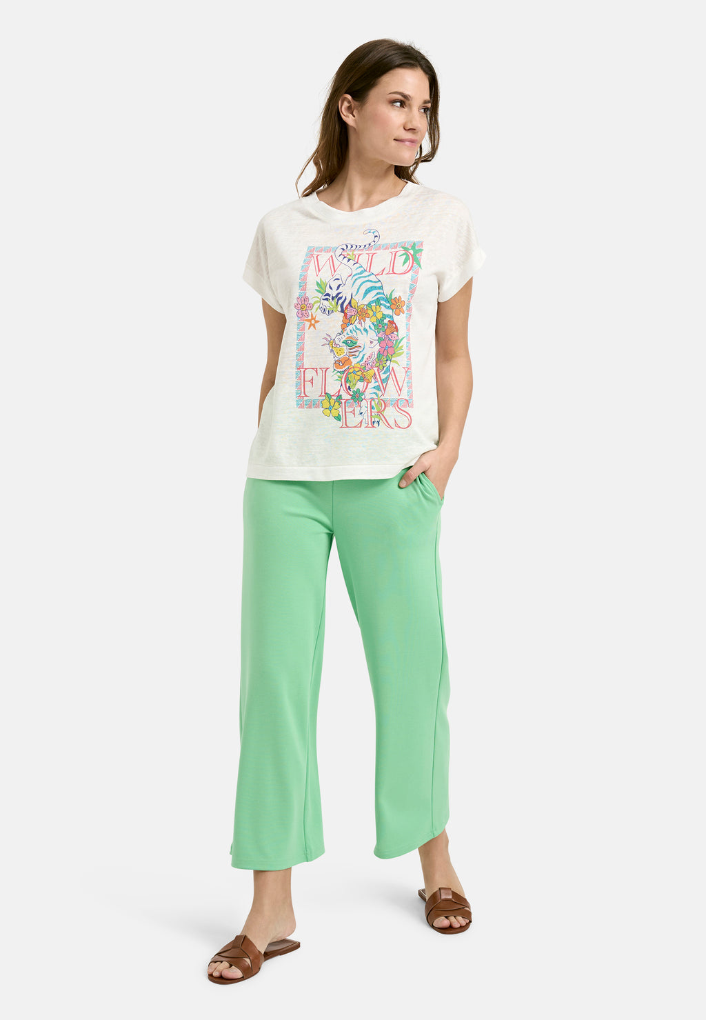 Shirt with roundneck, oversized shoulder and Artwork