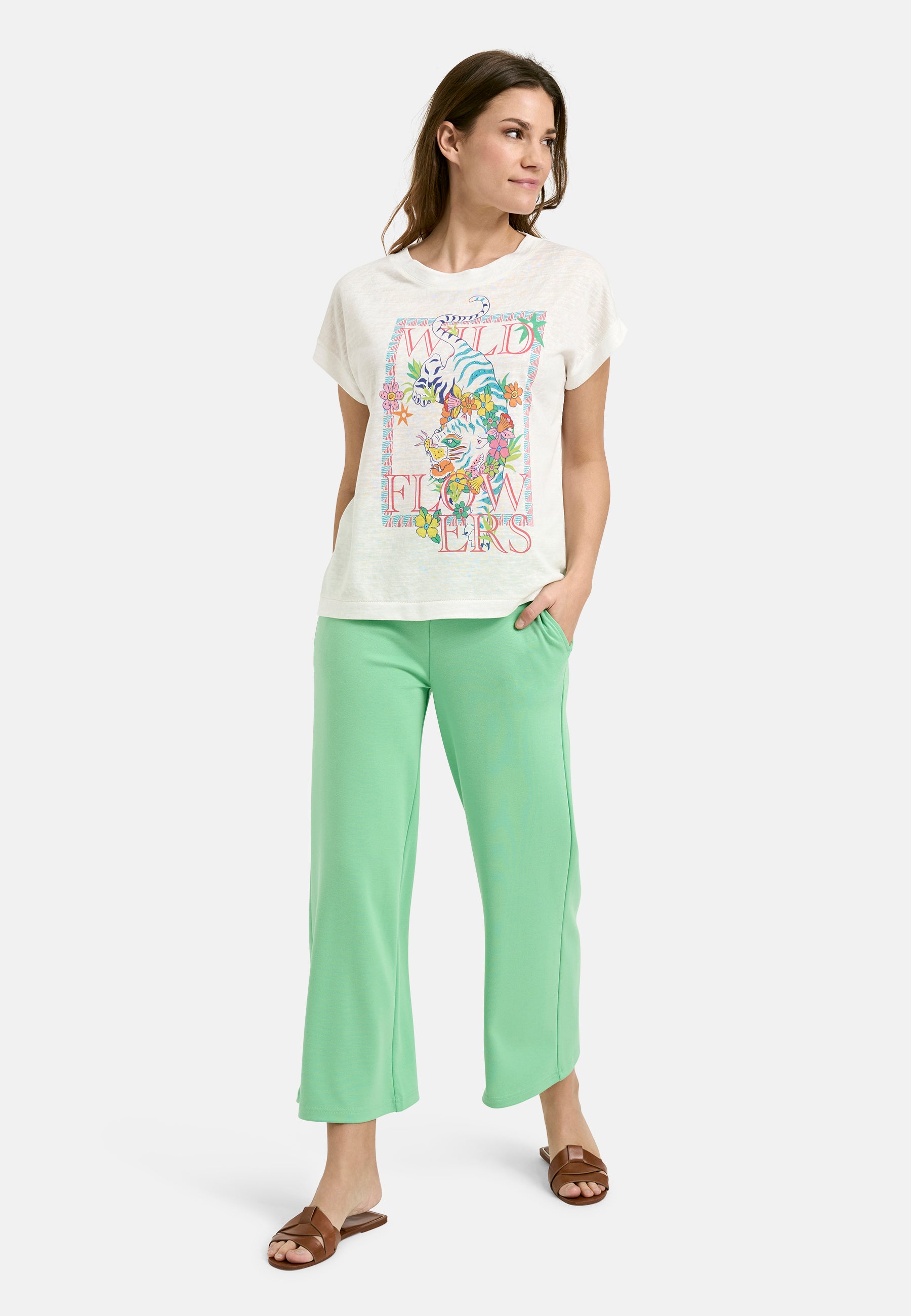 Shirt with roundneck, oversized shoulder and Artwork