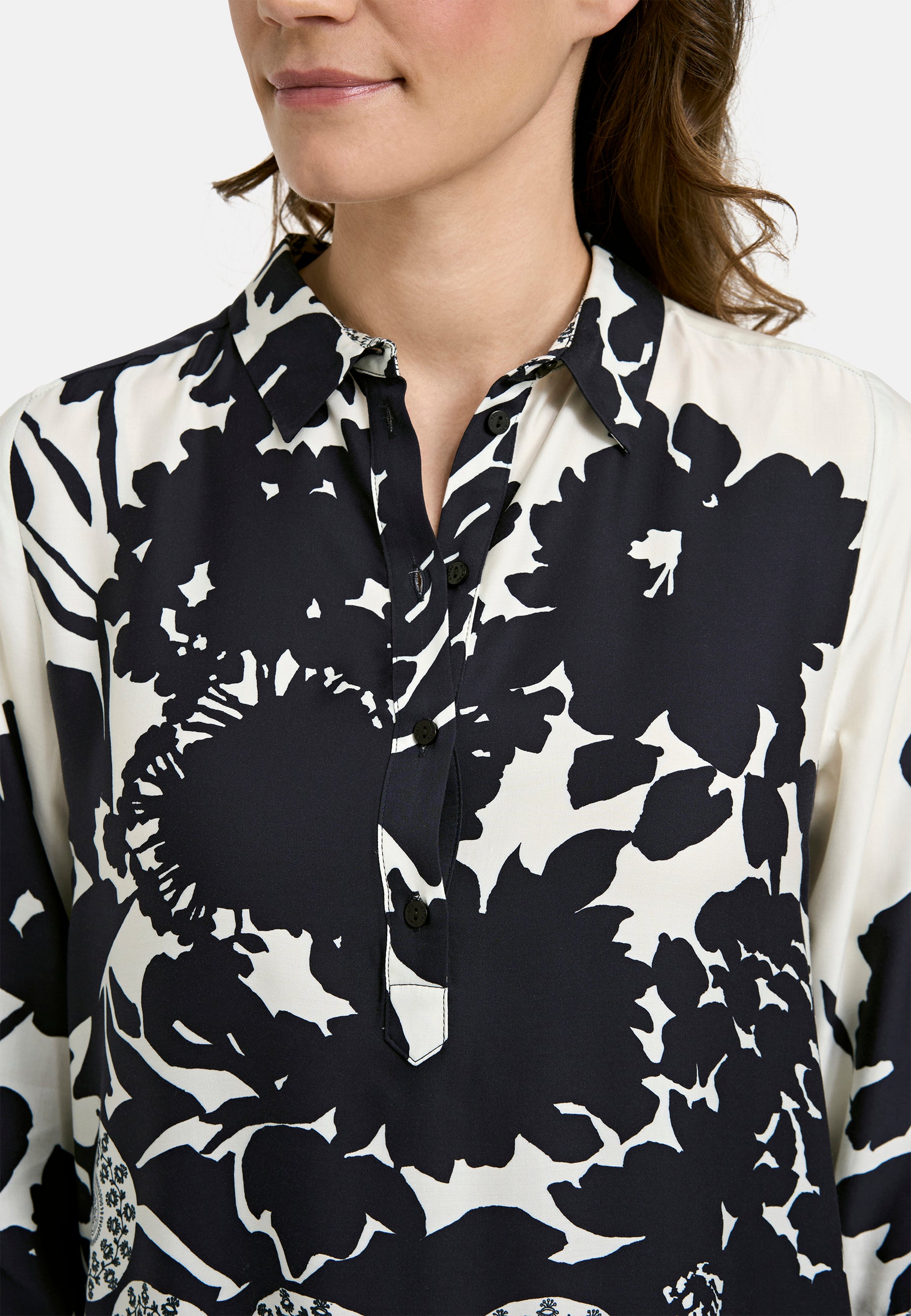 Dress with collar, half placket, 3/4 sleeves w cuffs + turn up