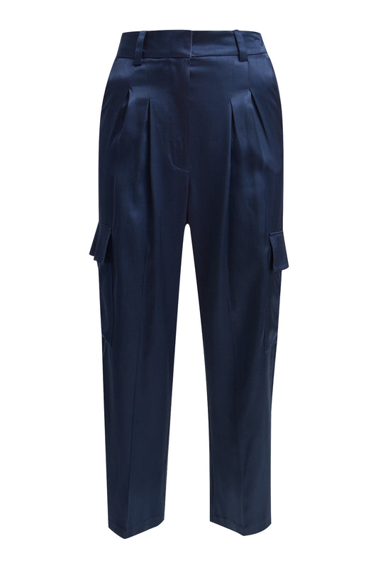 Cargo pants w hook and eye, pleats and french pockets