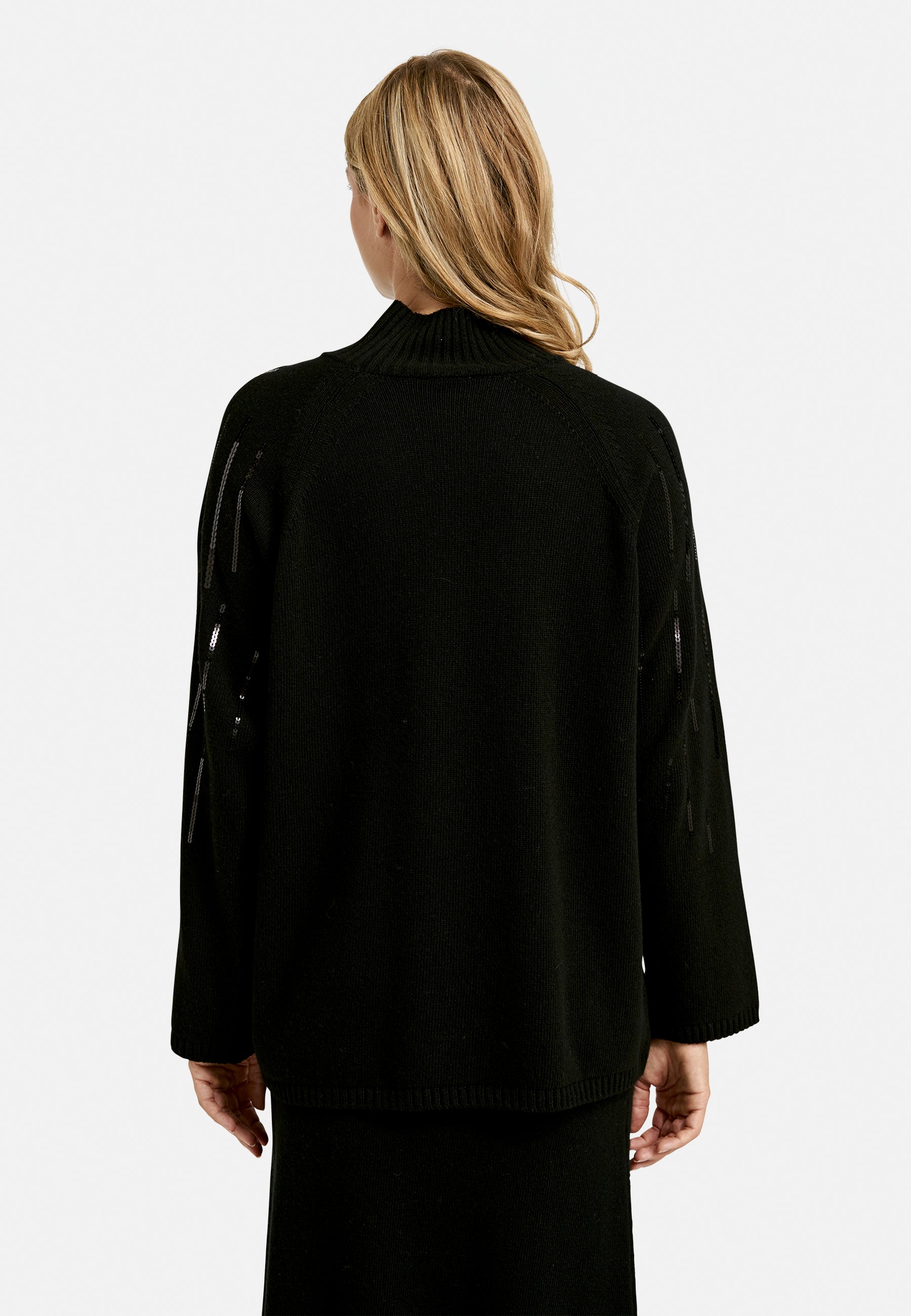 Pullover w turtleneck, oversized shoulder, wide 1/1 sleeves + seq