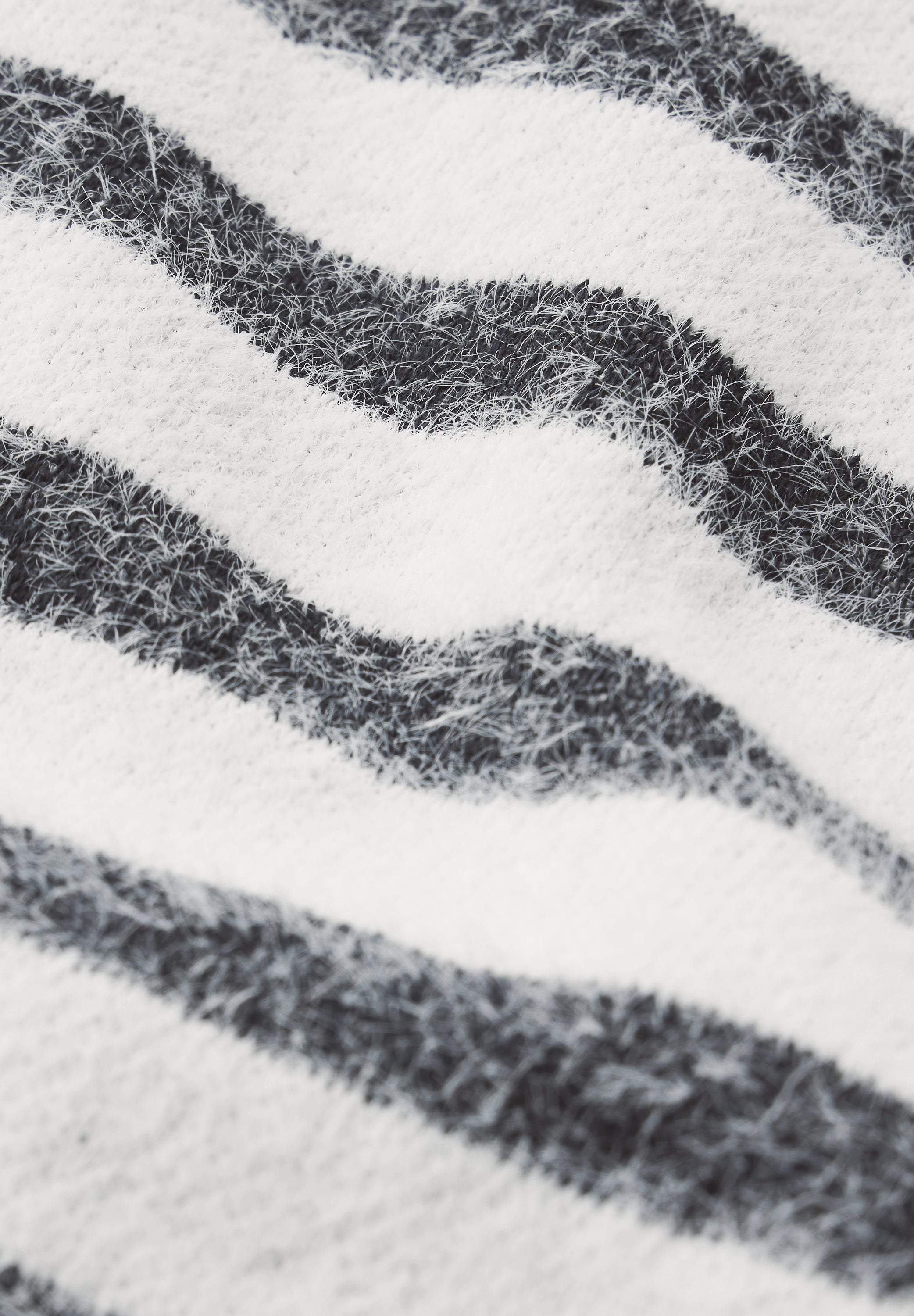 Gestreiftes Federgarn Shirt